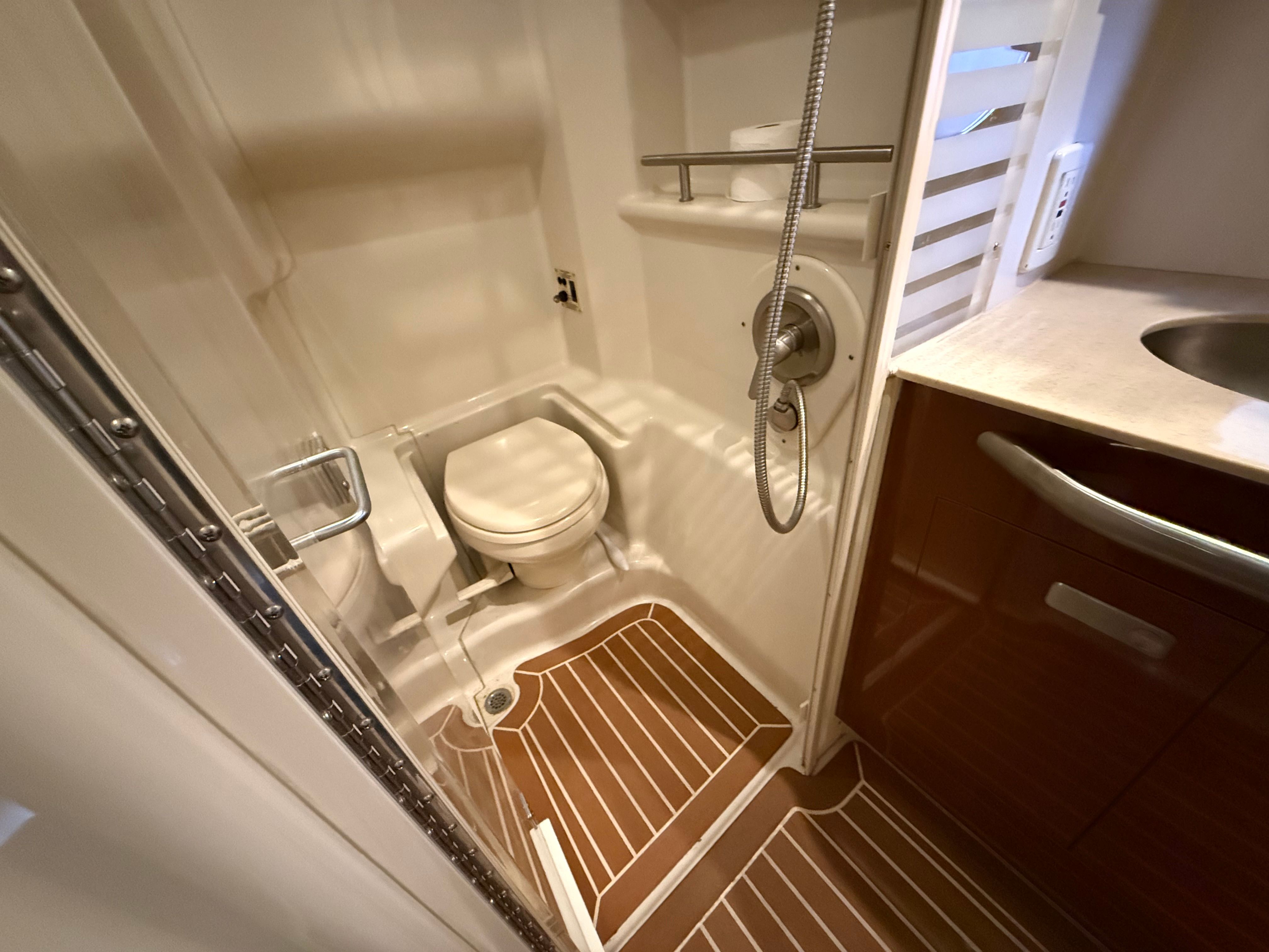 2010 Sea Ray 370 SUNDANCER Image Thumbnail #29