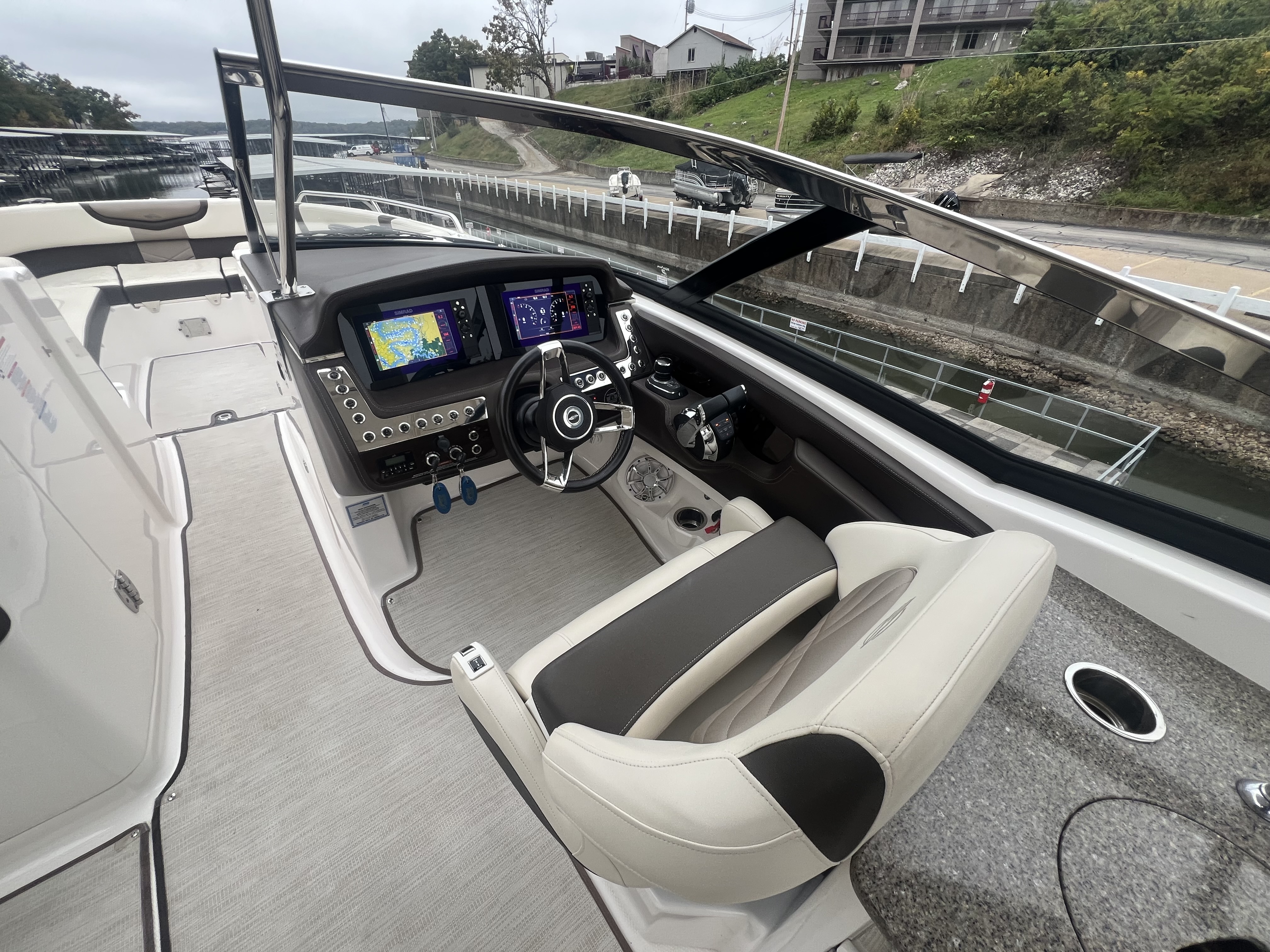 2019 Chaparral 317 SSX Image Thumbnail #8