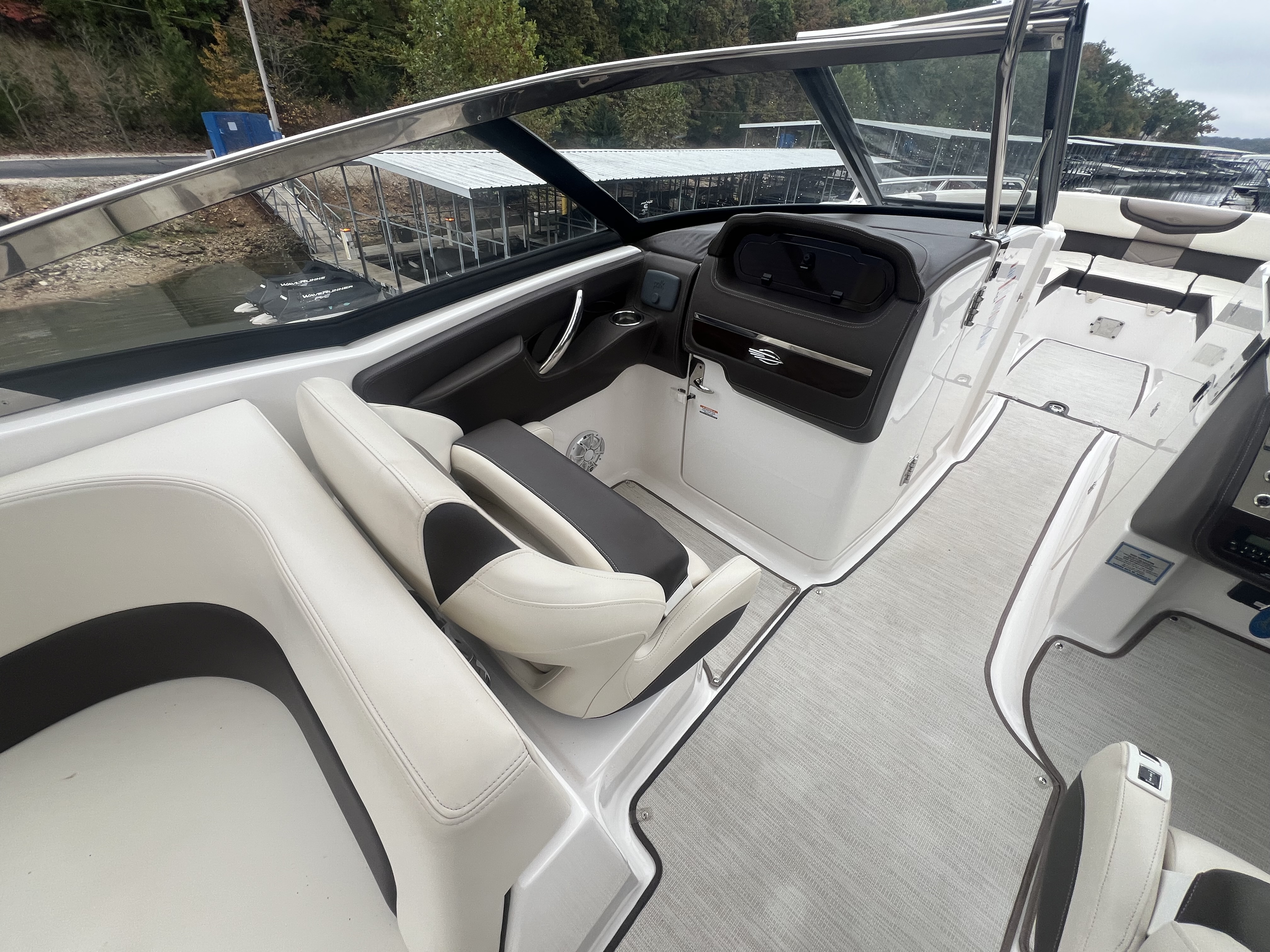 2019 Chaparral 317 SSX Image Thumbnail #7