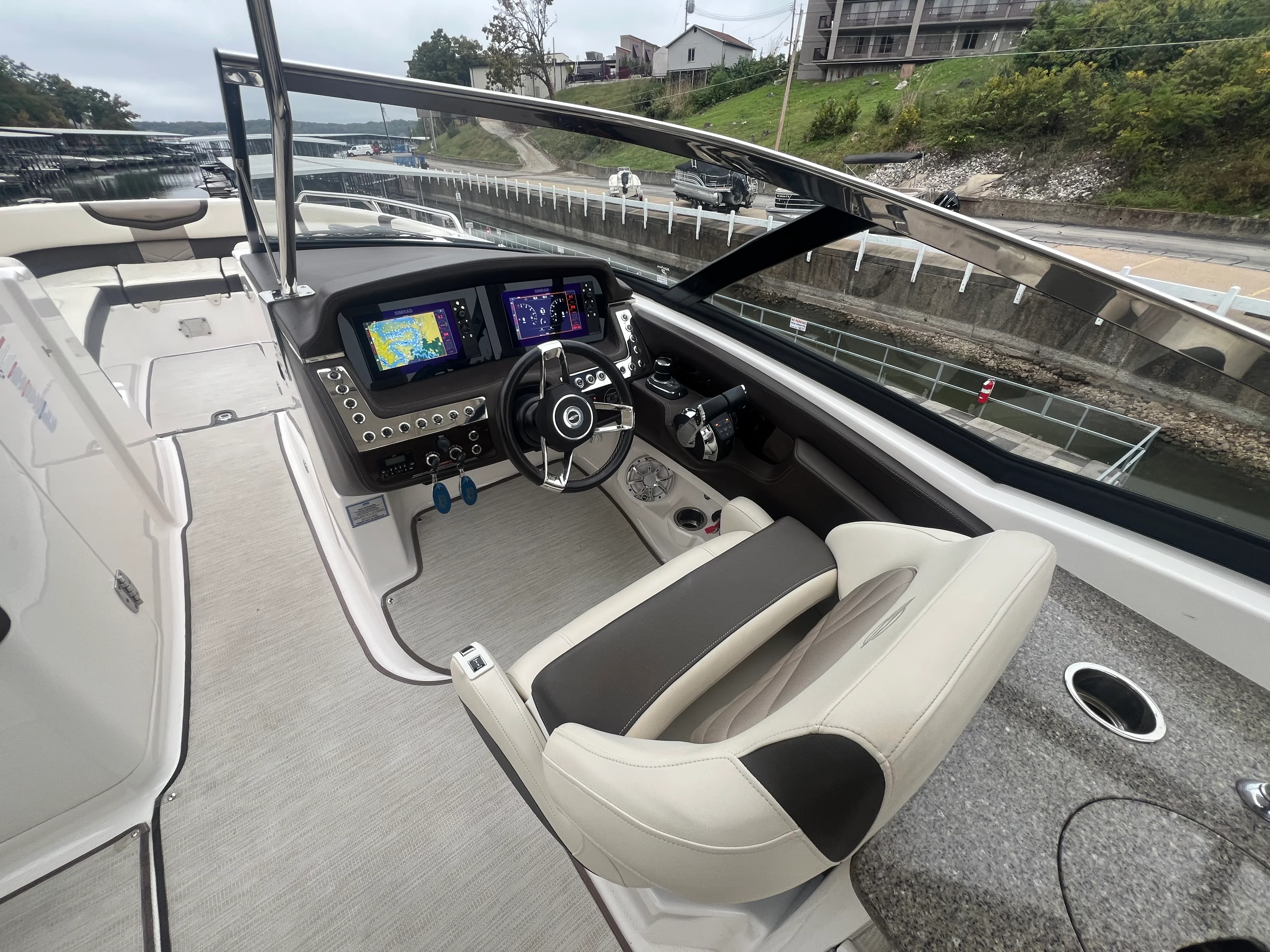 2019 Chaparral 317 SSX Image Thumbnail #8