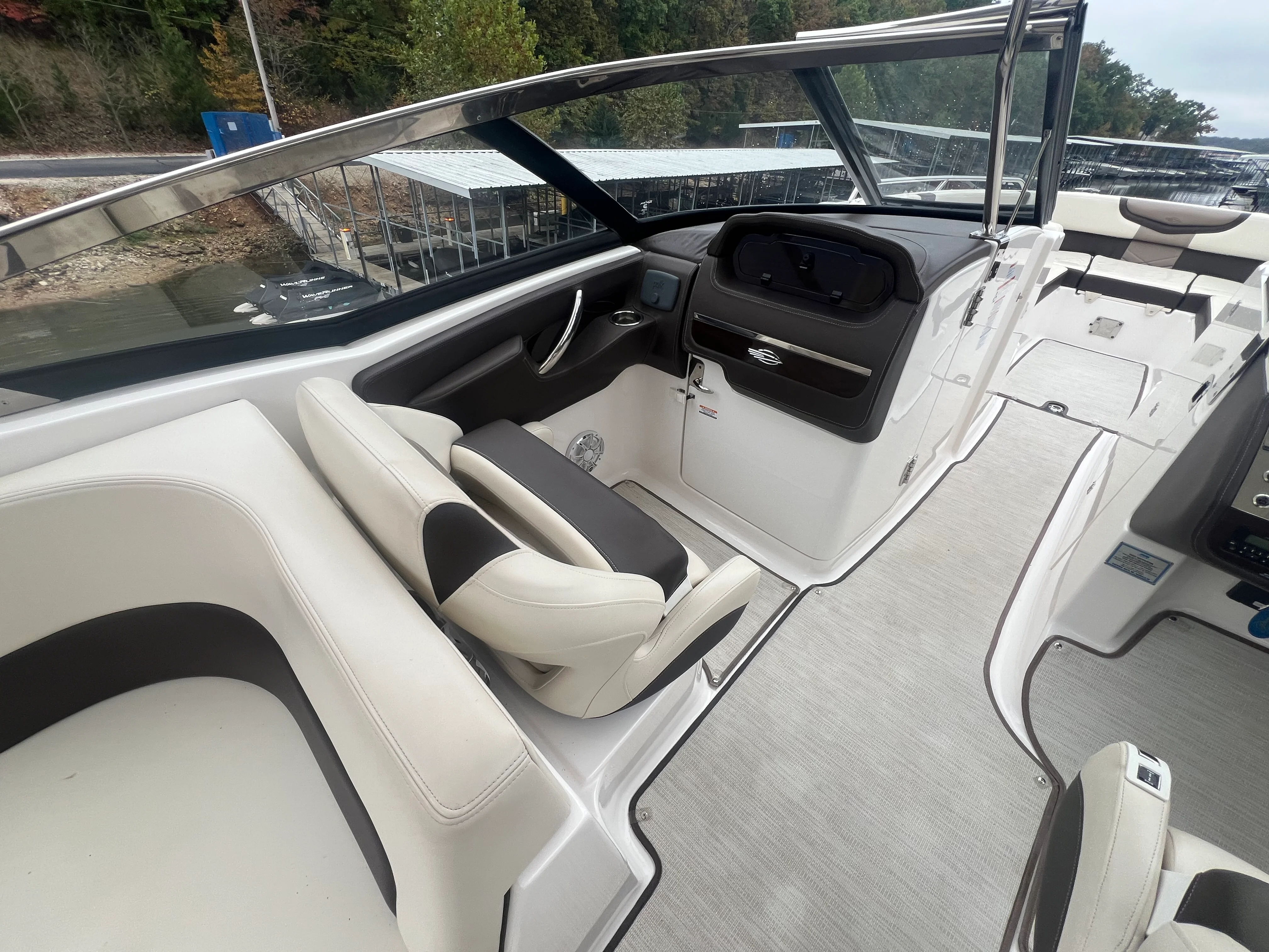 2019 Chaparral 317 SSX Image Thumbnail #7