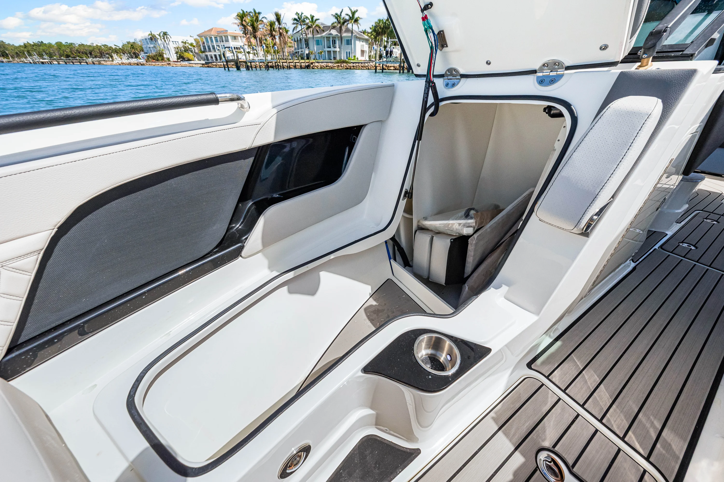 2026 Sea Ray SLX 280 Outboard Image Thumbnail #63