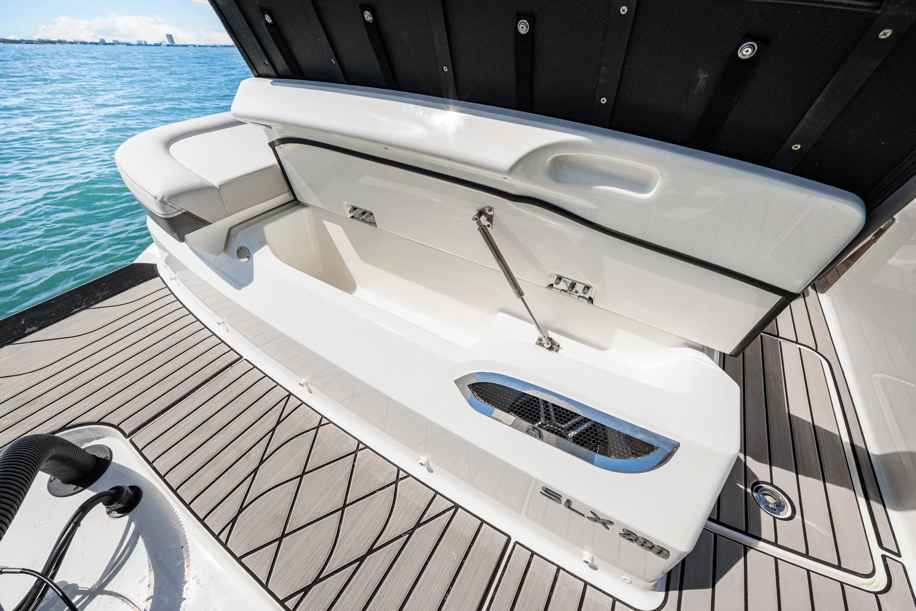 2026 Sea Ray SLX 280 Outboard Image Thumbnail #31