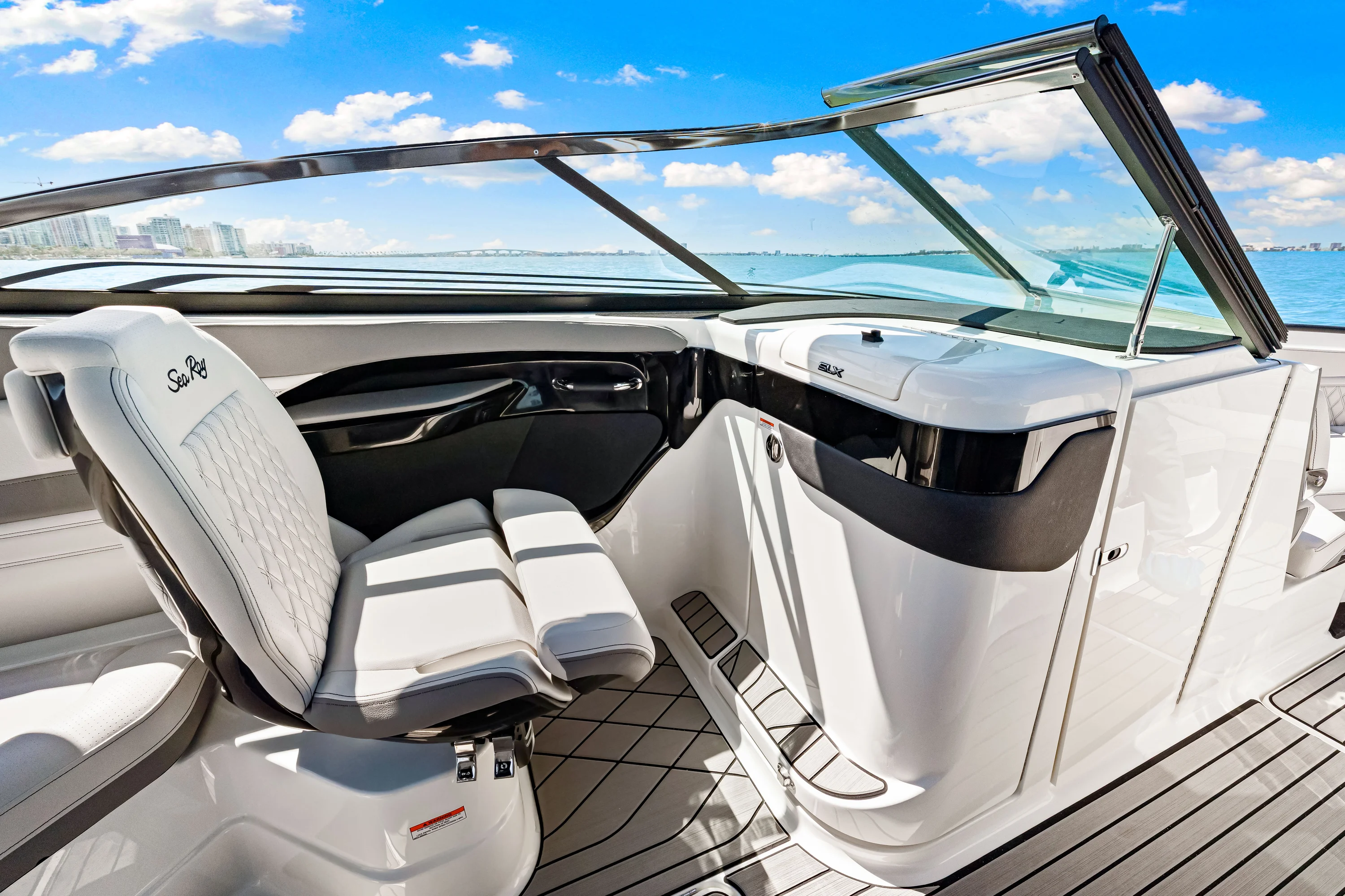 2026 Sea Ray SLX 280 Outboard Image Thumbnail #17