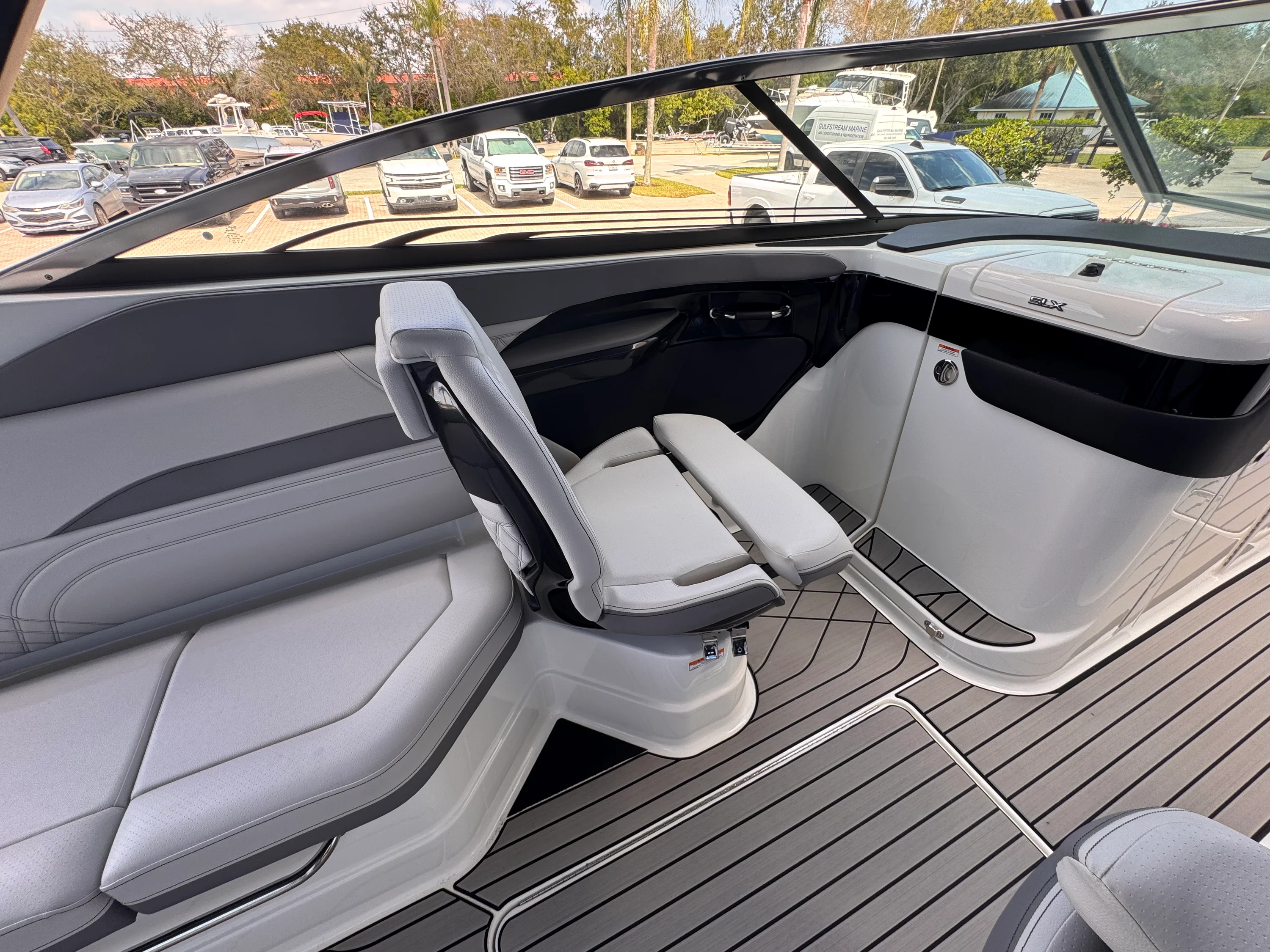 2026 Sea Ray SLX 280 Outboard Image Thumbnail #12