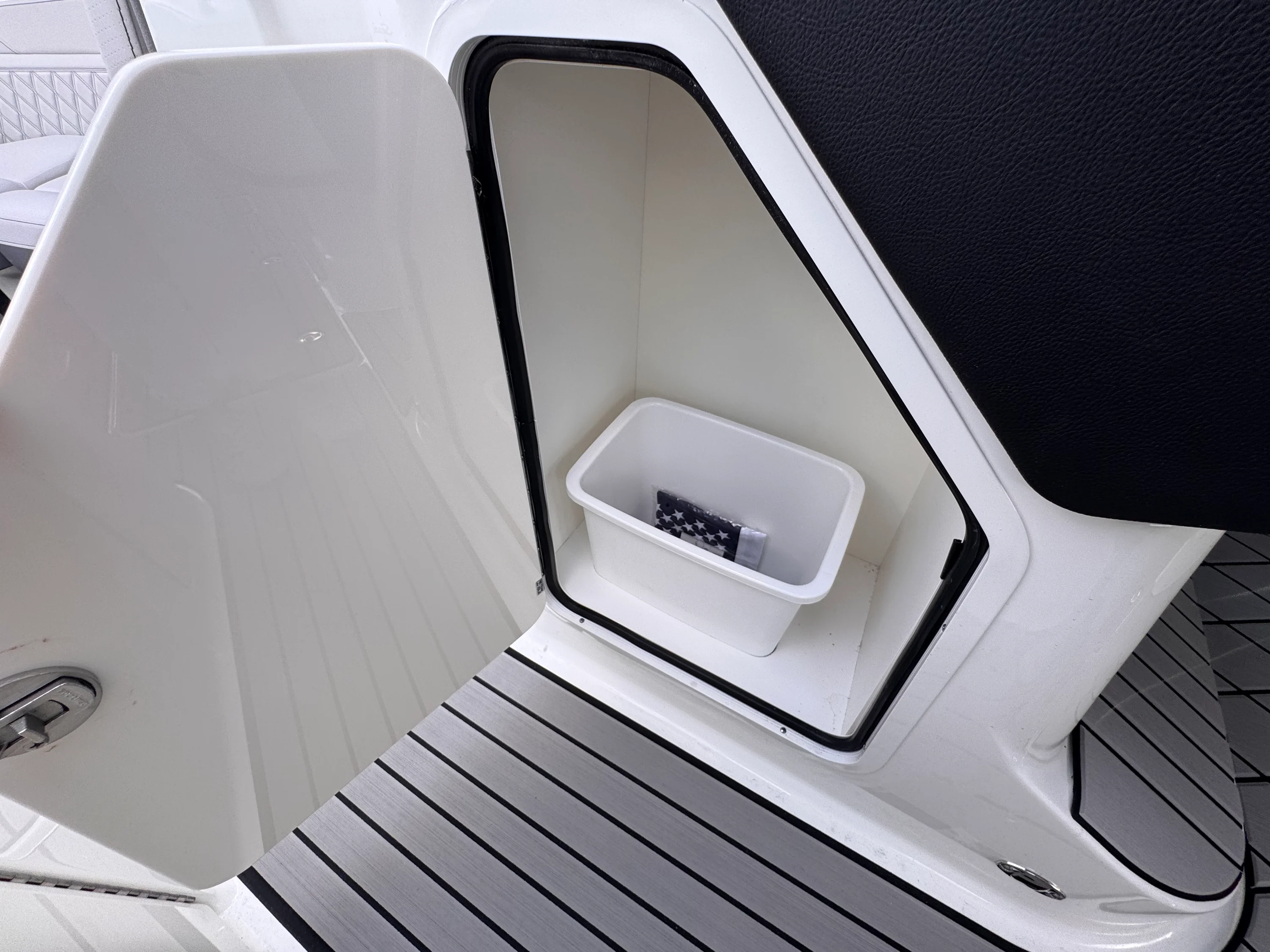 2026 Sea Ray SLX 280 Outboard Image Thumbnail #24