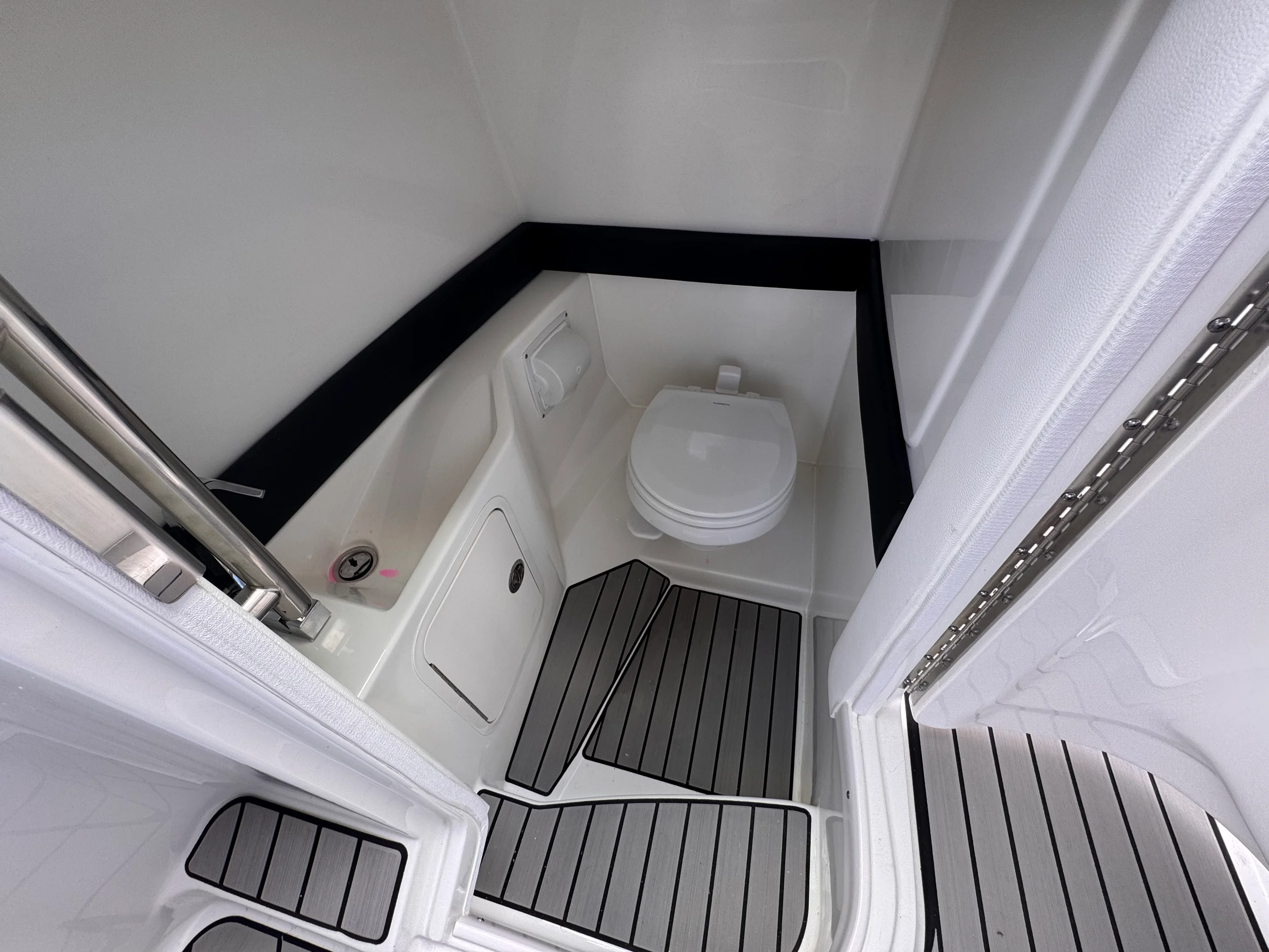 2026 Sea Ray SLX 280 Outboard Image Thumbnail #17