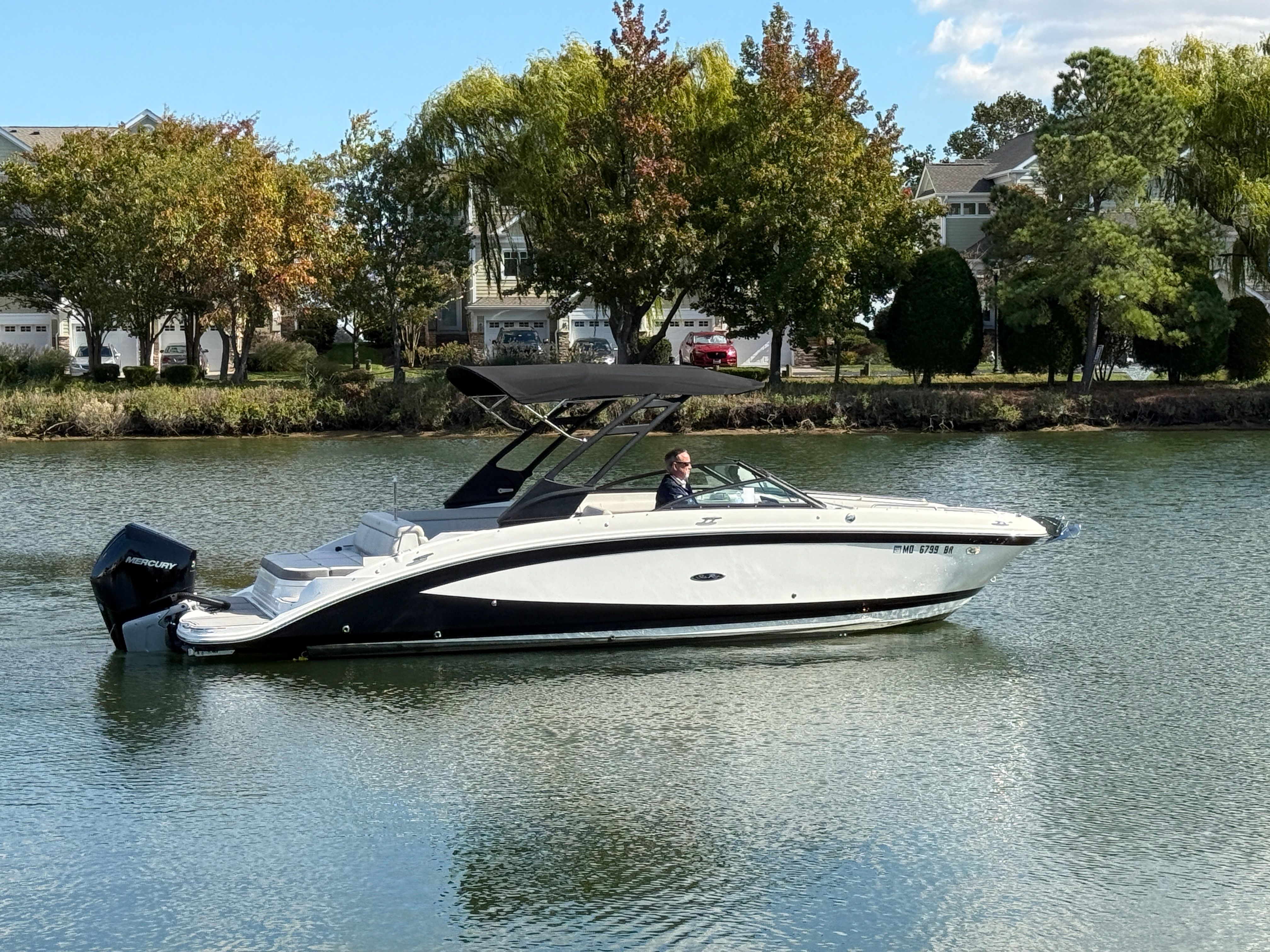 2022 Sea Ray SDX 270 Outboard Image Thumbnail #3