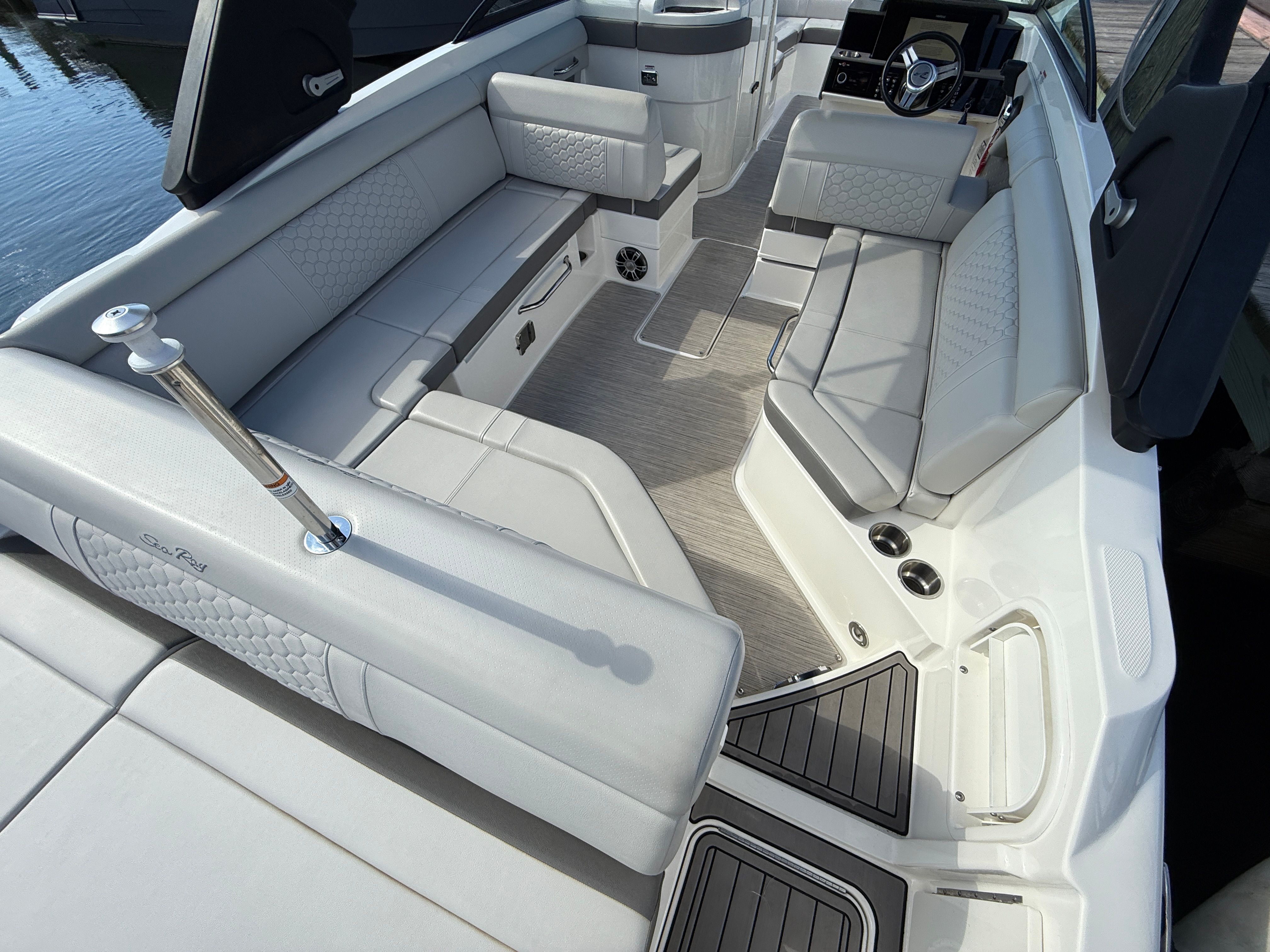 2022 Sea Ray SDX 270 Outboard Image Thumbnail #15