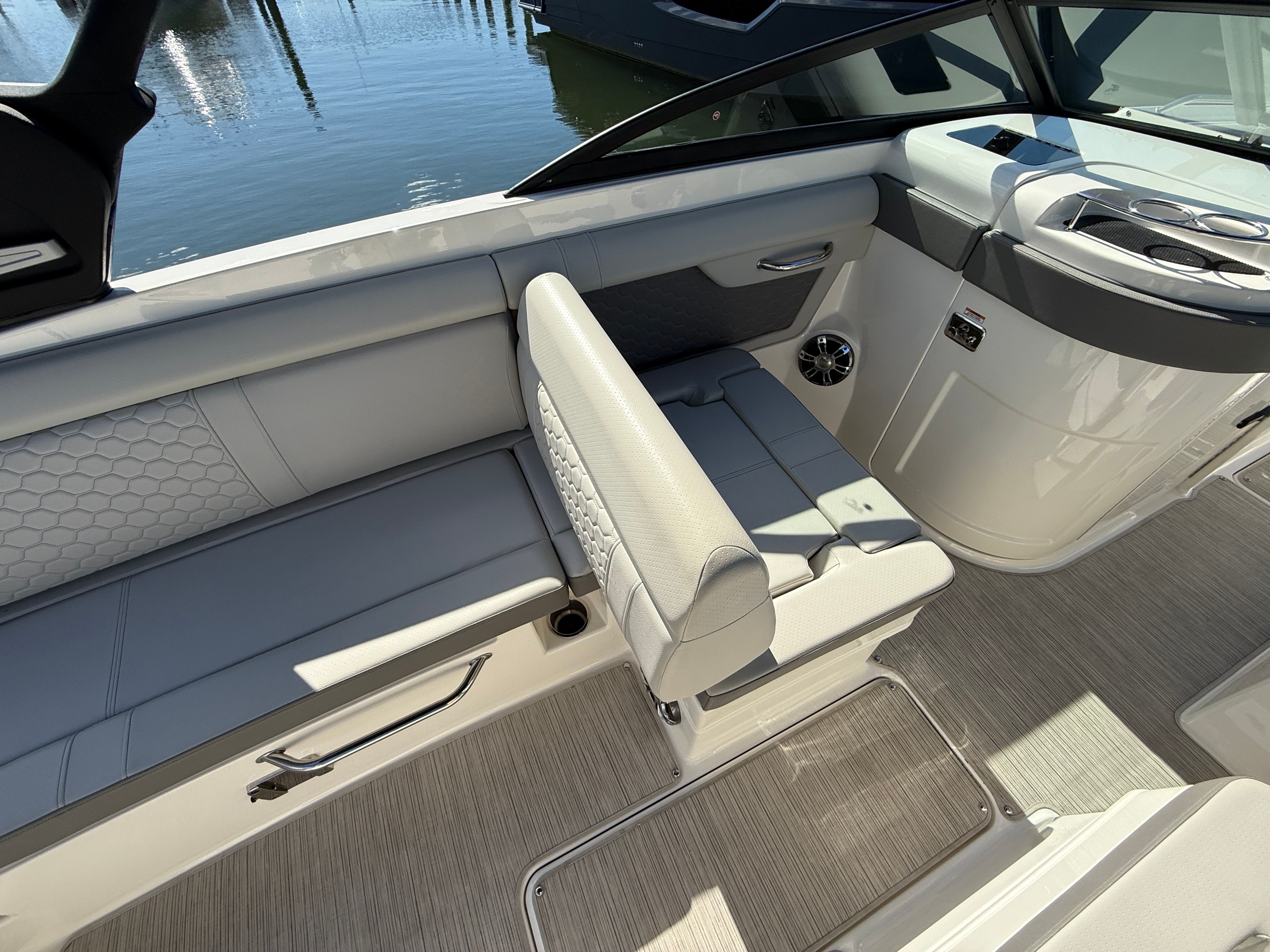 2022 Sea Ray SDX 270 Outboard Image Thumbnail #20