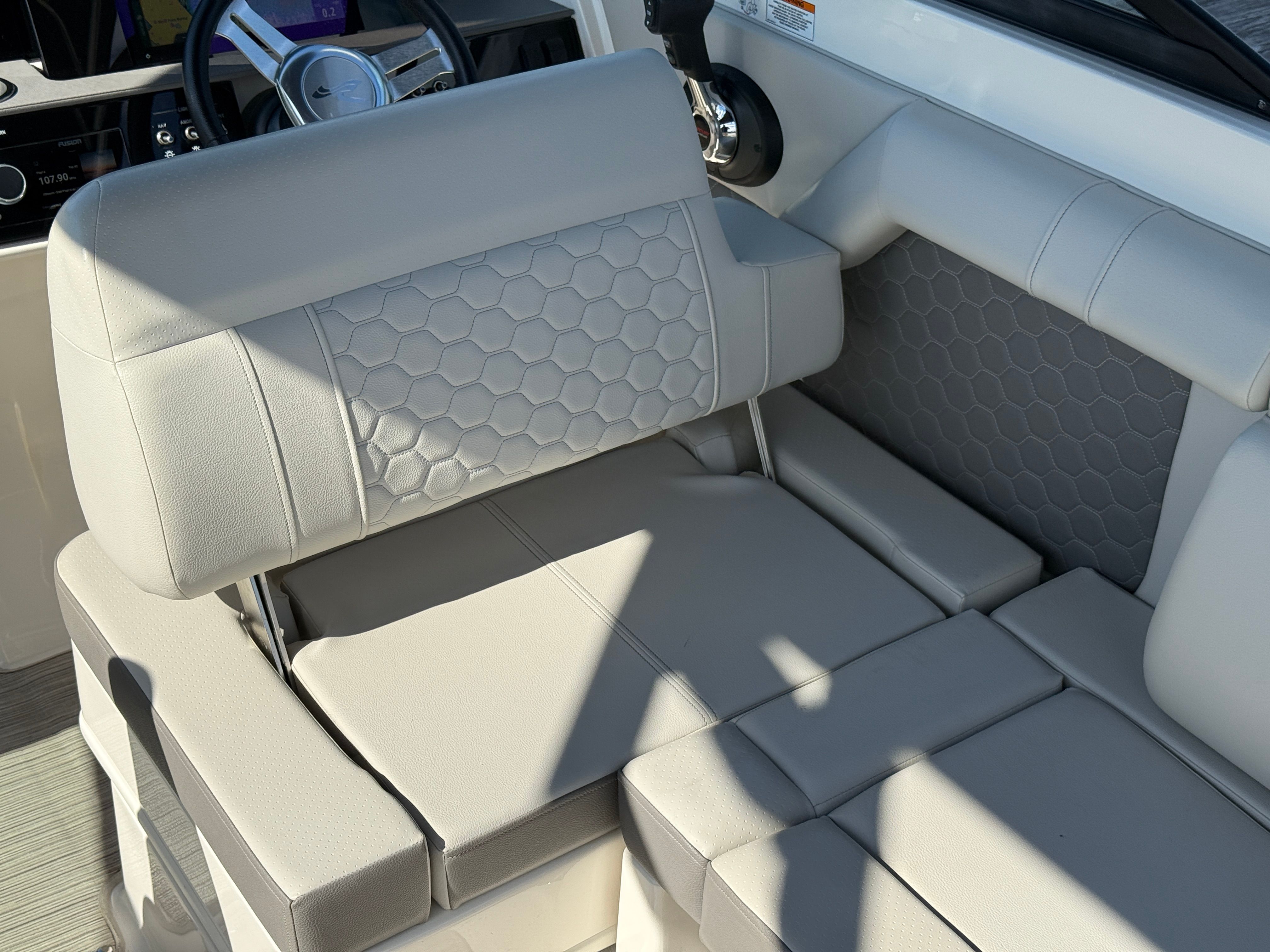 2022 Sea Ray SDX 270 Outboard Image Thumbnail #25