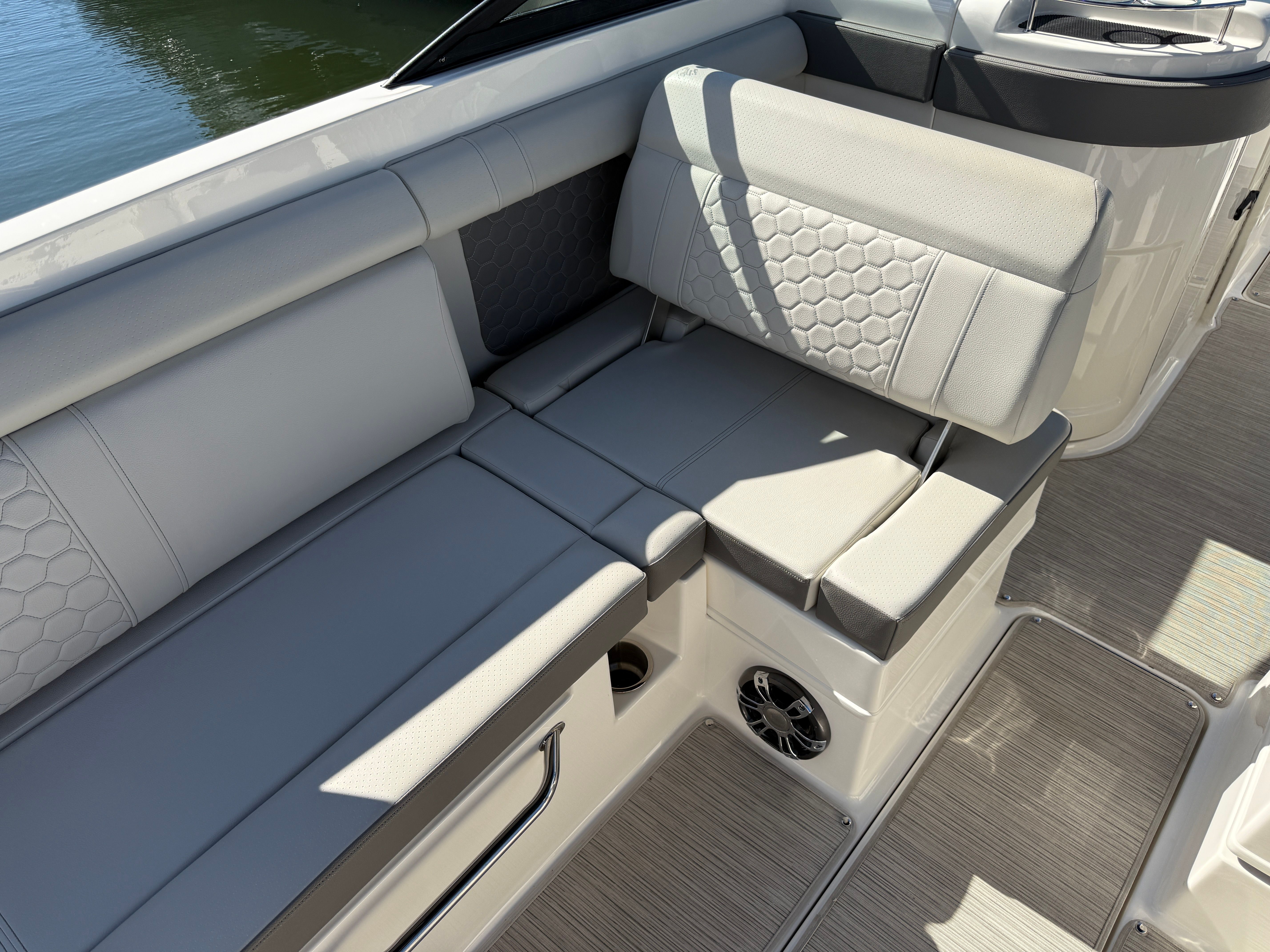 2022 Sea Ray SDX 270 Outboard Image Thumbnail #33