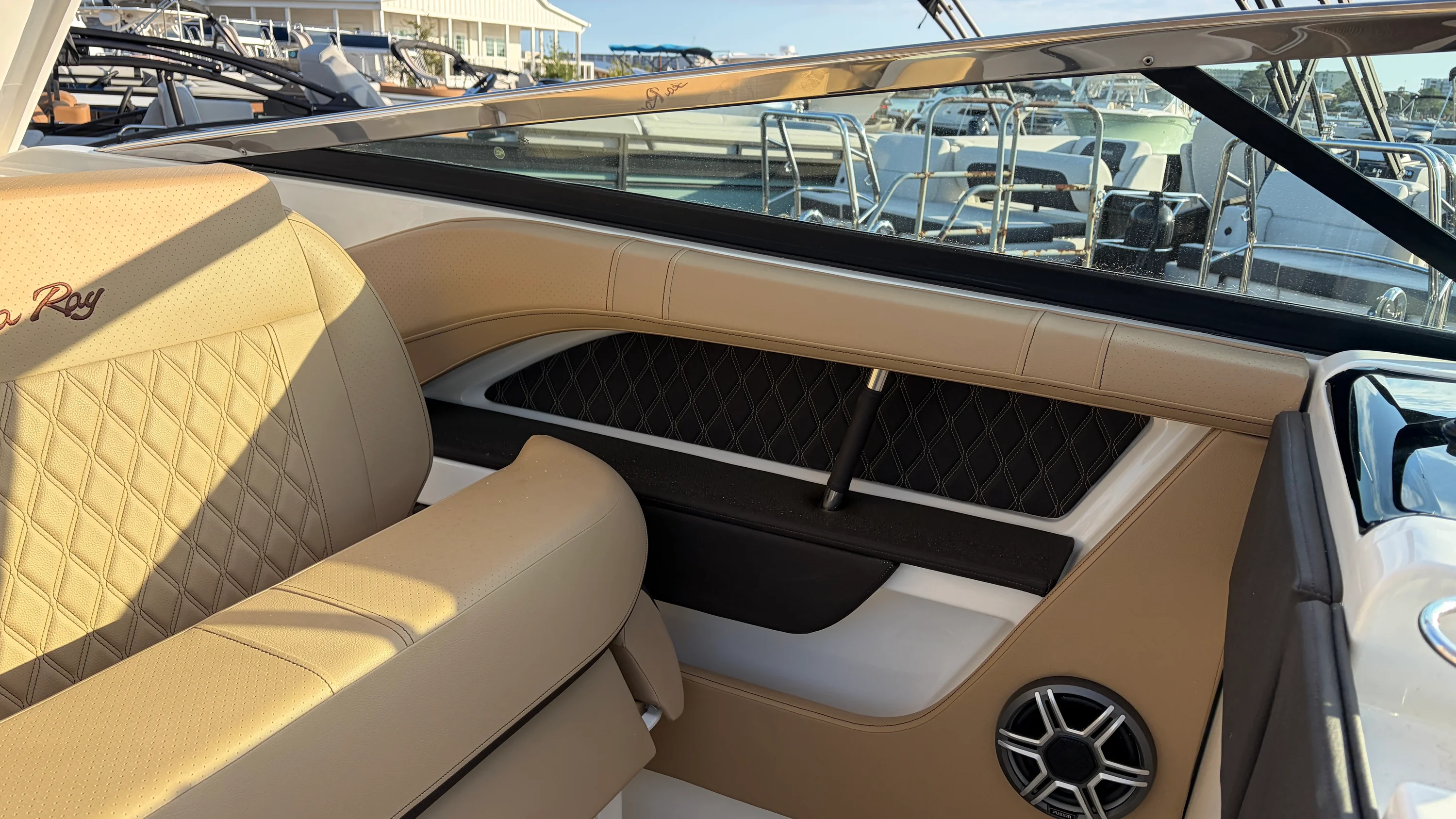 2026 Sea Ray SLX 310 Outboard Image Thumbnail #32