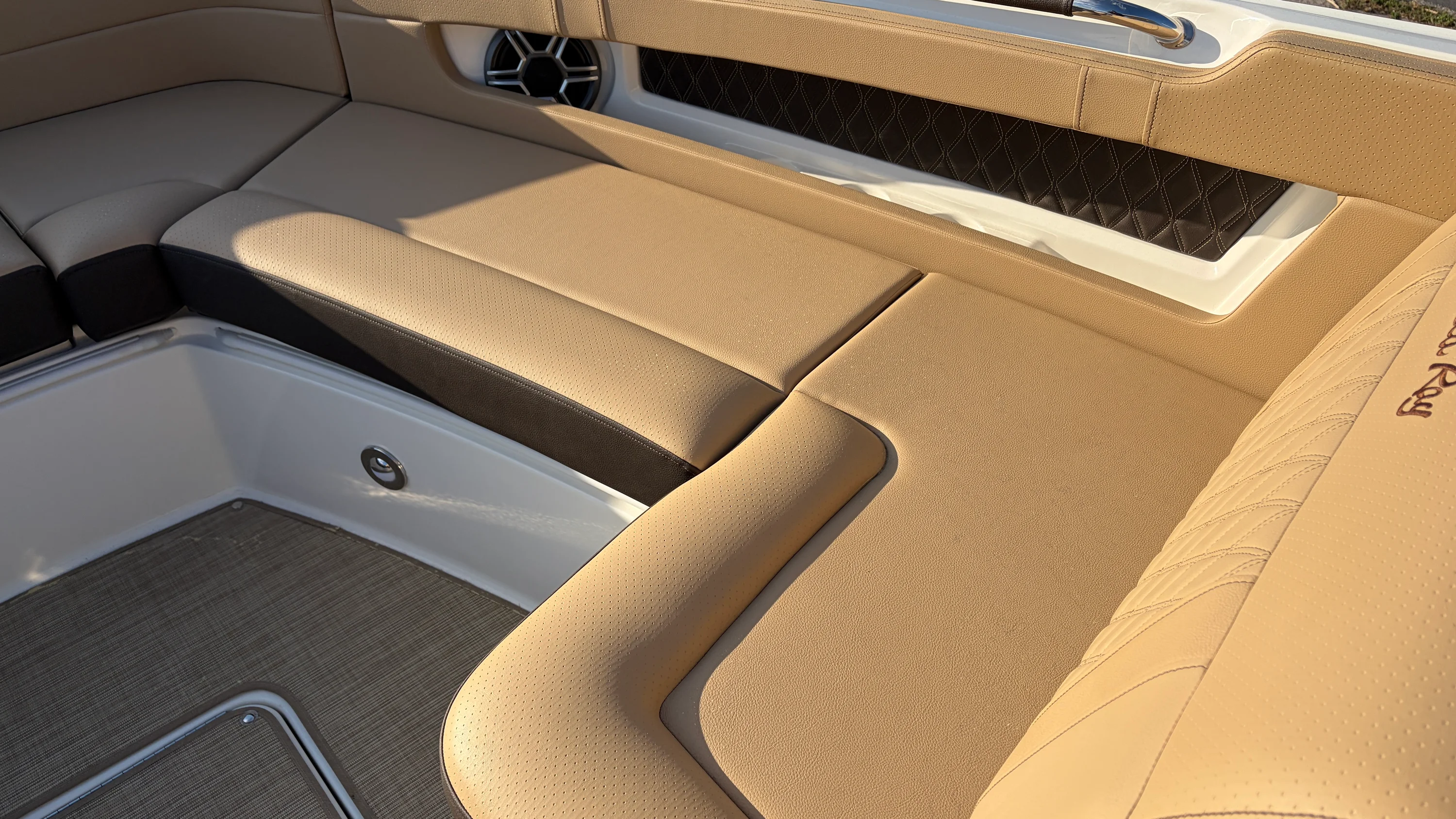 2026 Sea Ray SLX 310 Outboard Image Thumbnail #45