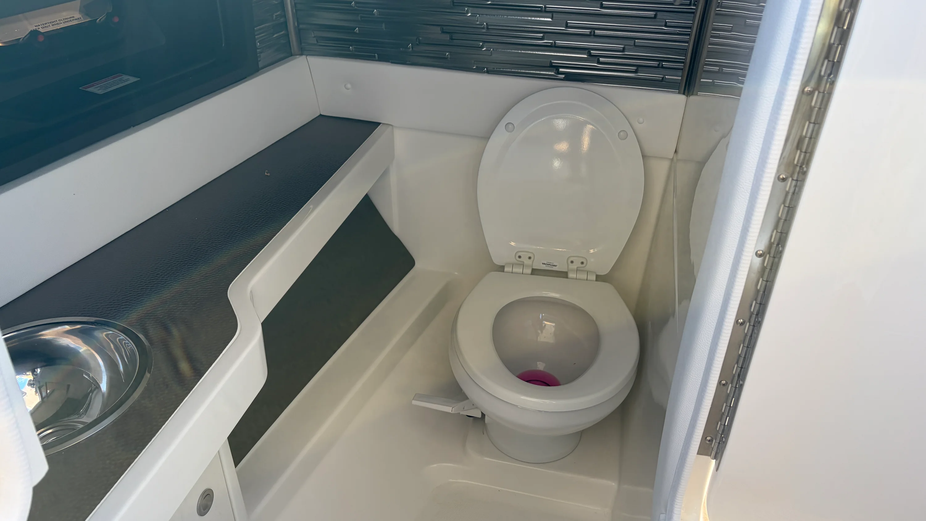 2026 Sea Ray SLX 310 Outboard Image Thumbnail #34