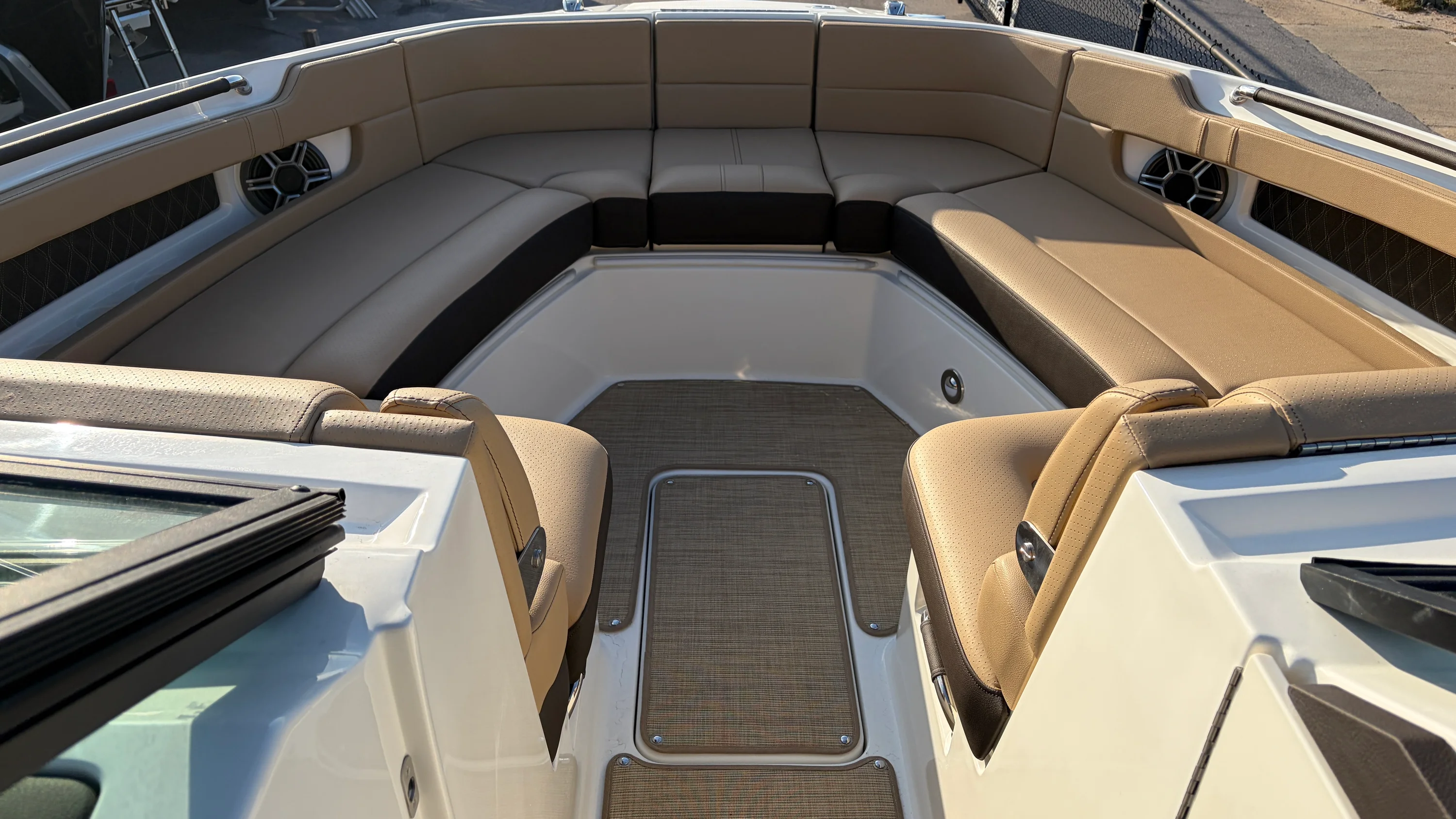 2026 Sea Ray SLX 310 Outboard Image Thumbnail #44