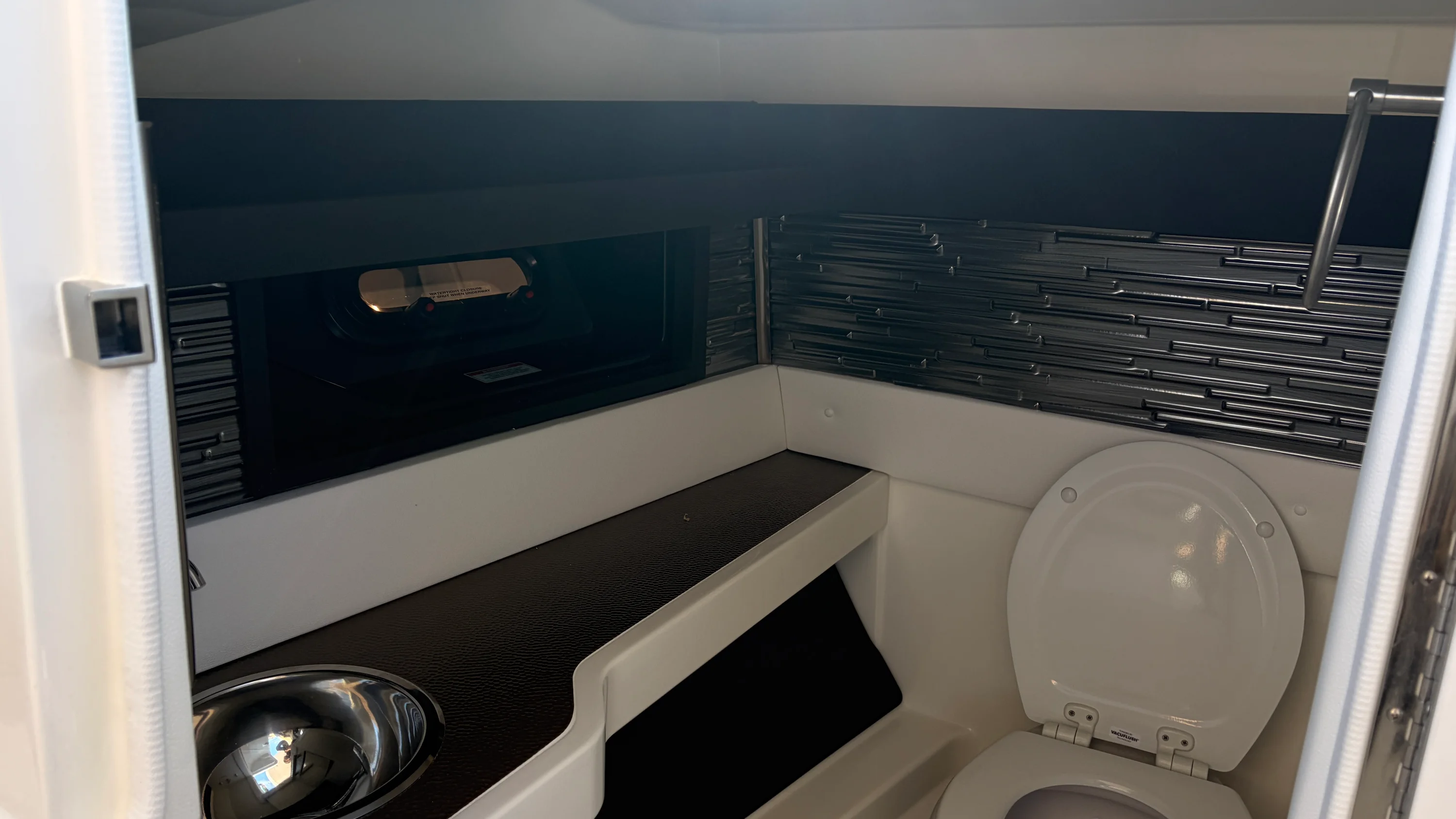 2026 Sea Ray SLX 310 Outboard Image Thumbnail #36