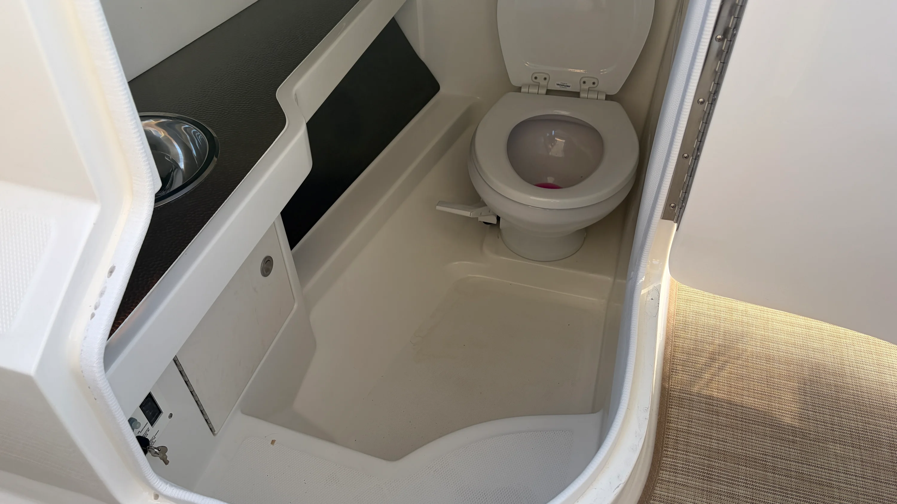 2026 Sea Ray SLX 310 Outboard Image Thumbnail #37