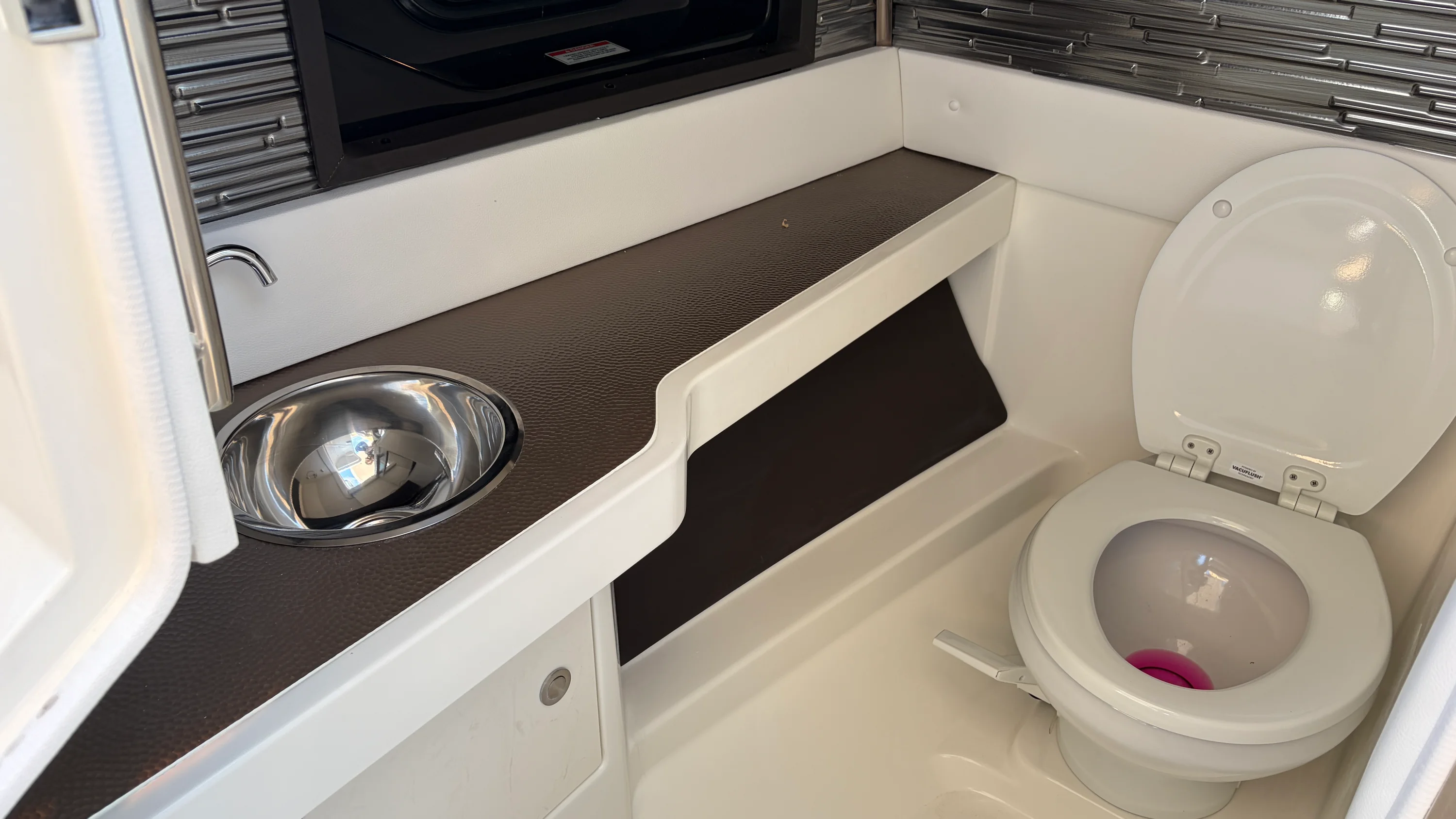 2026 Sea Ray SLX 310 Outboard Image Thumbnail #35