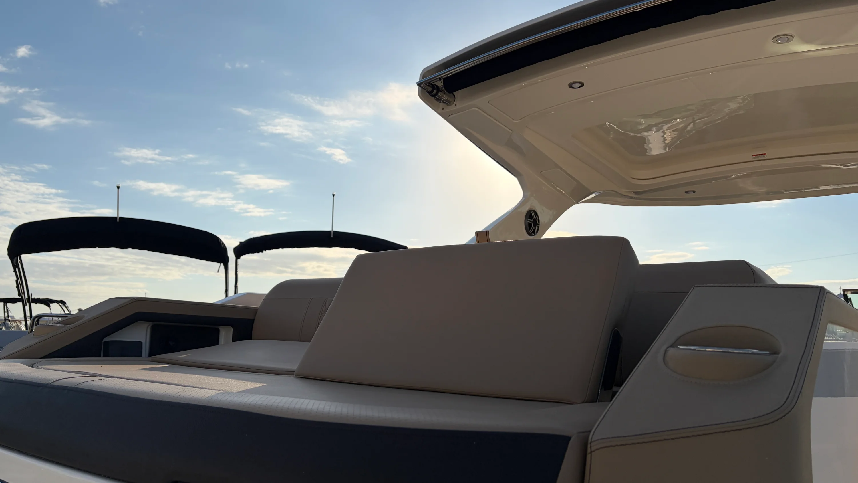 2026 Sea Ray SLX 310 Outboard Image Thumbnail #19