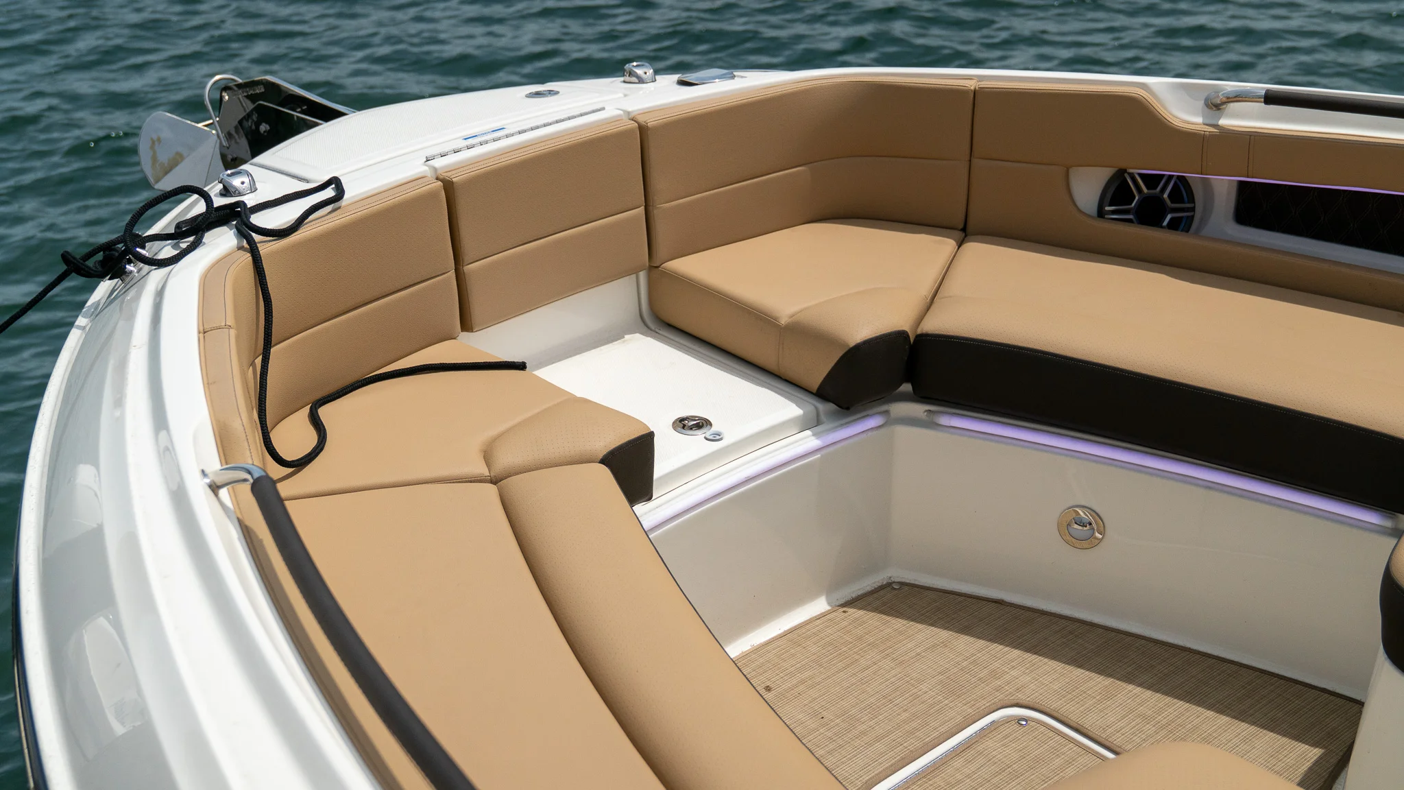 2026 Sea Ray SLX 310 Outboard Image Thumbnail #16