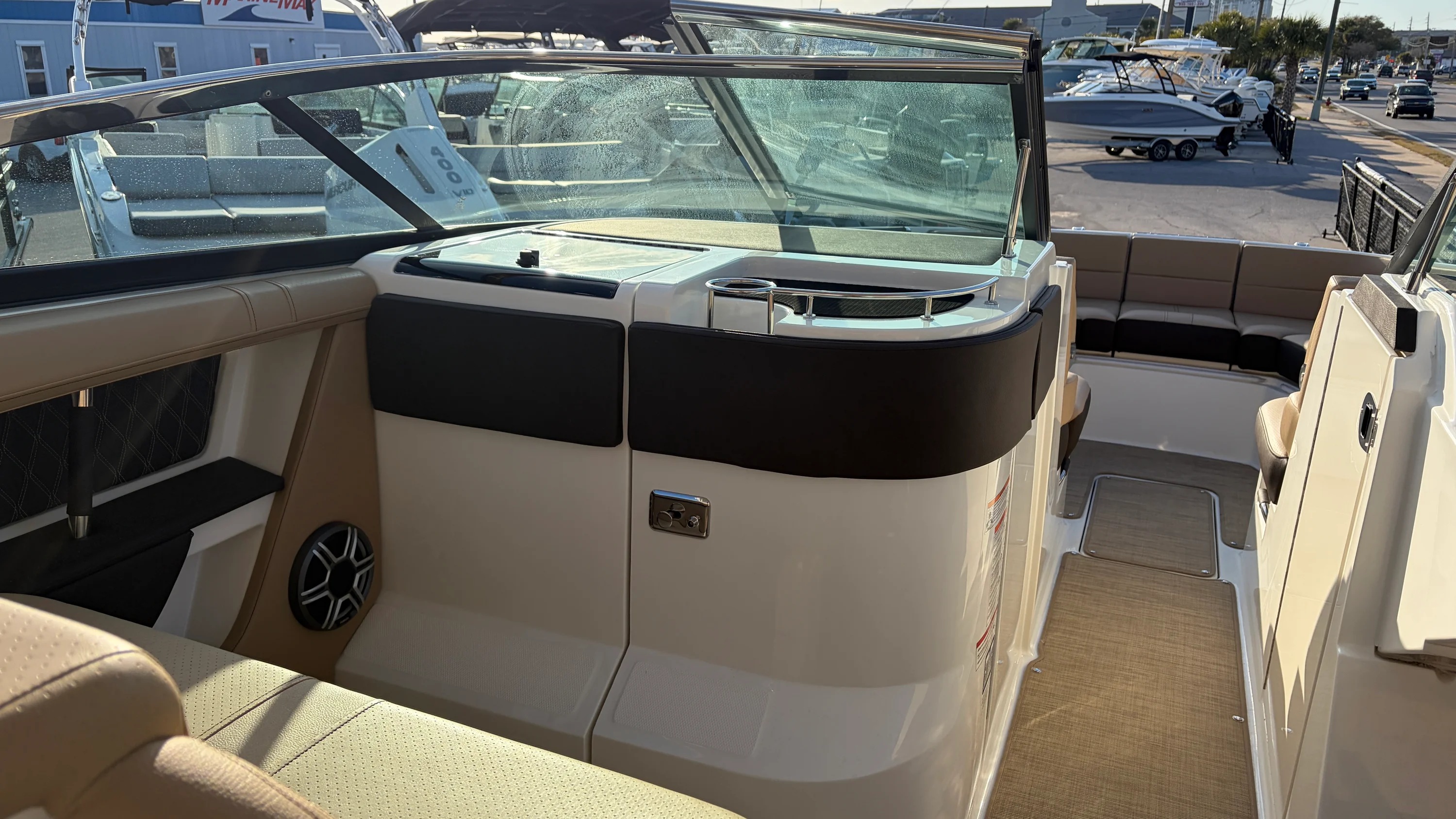 2026 Sea Ray SLX 310 Outboard Image Thumbnail #33