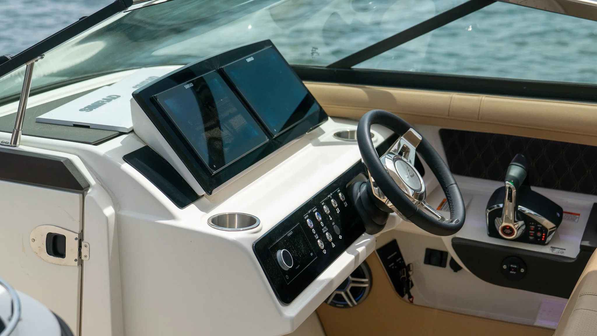 2026 Sea Ray SLX 310 Outboard Image Thumbnail #22