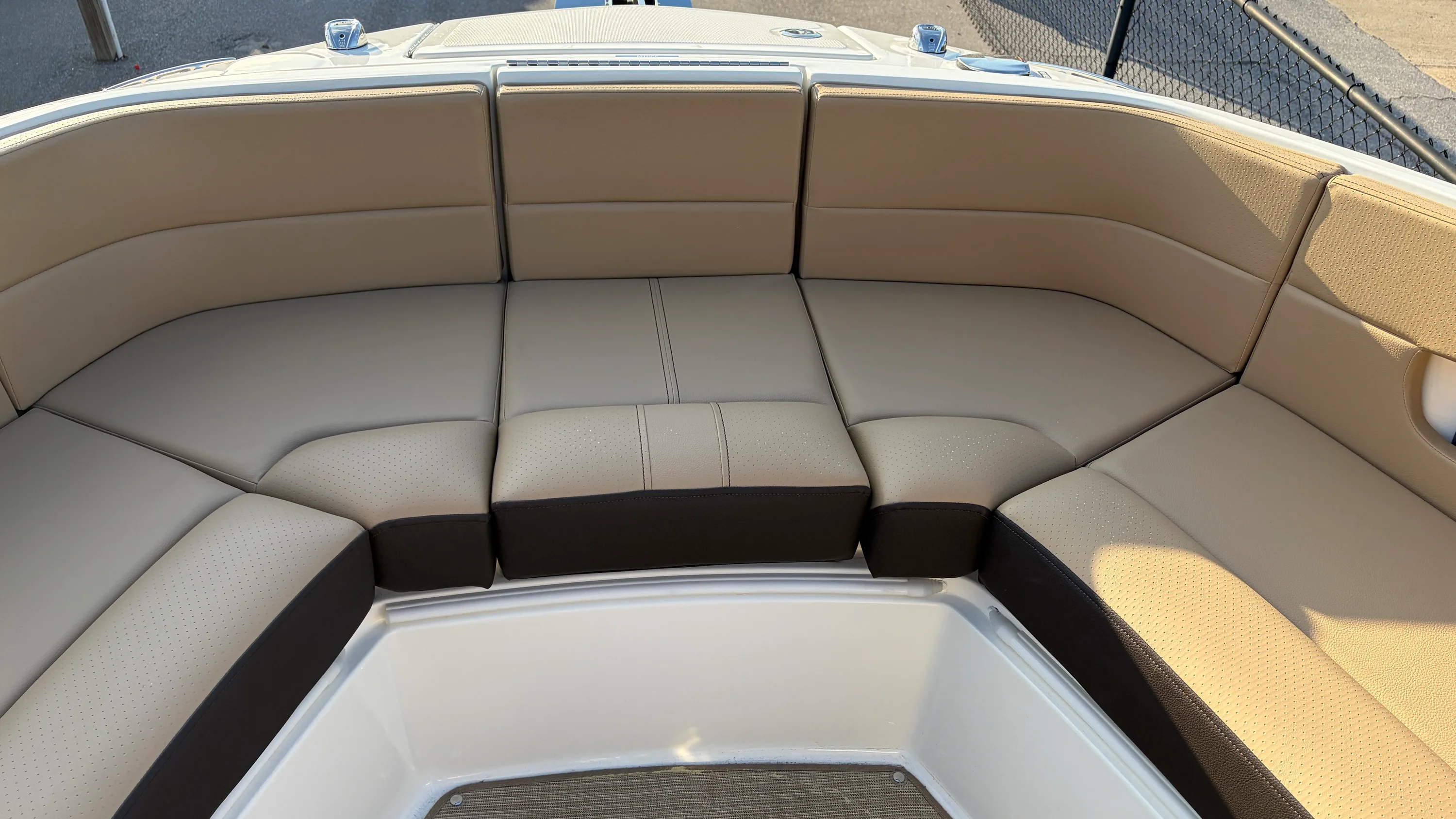 2026 Sea Ray SLX 310 Outboard Image Thumbnail #46