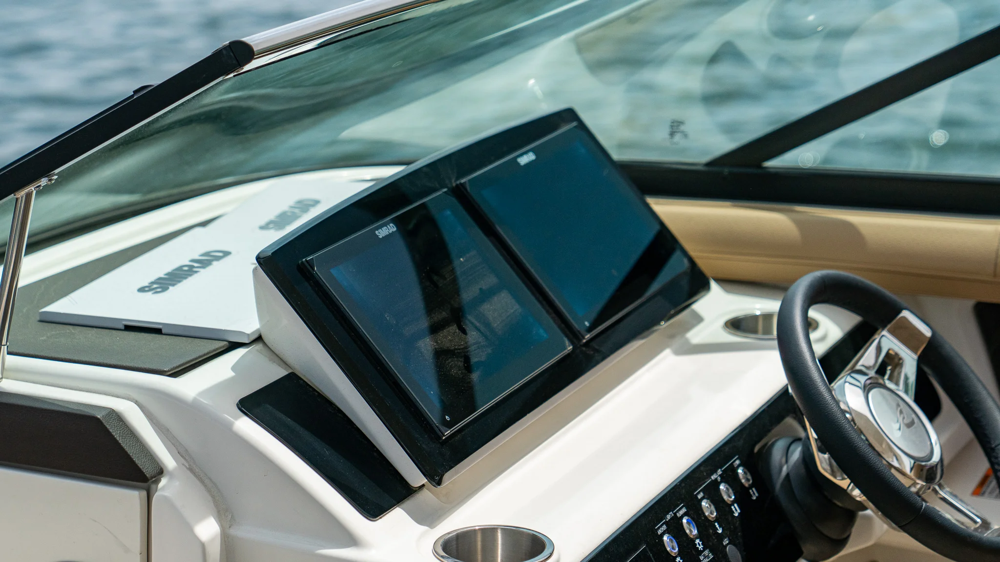 2026 Sea Ray SLX 310 Outboard Image Thumbnail #21