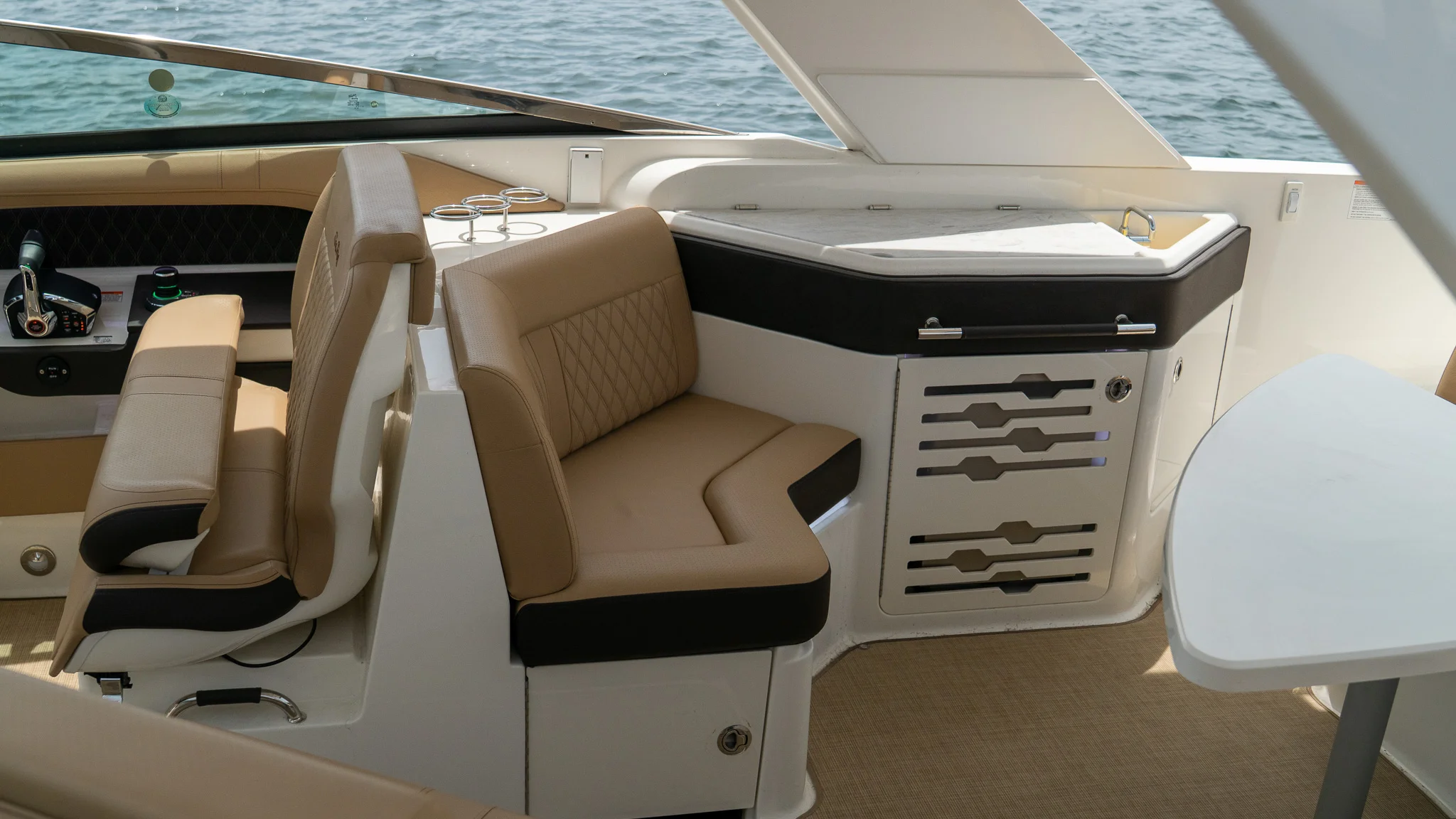 2026 Sea Ray SLX 310 Outboard Image Thumbnail #19