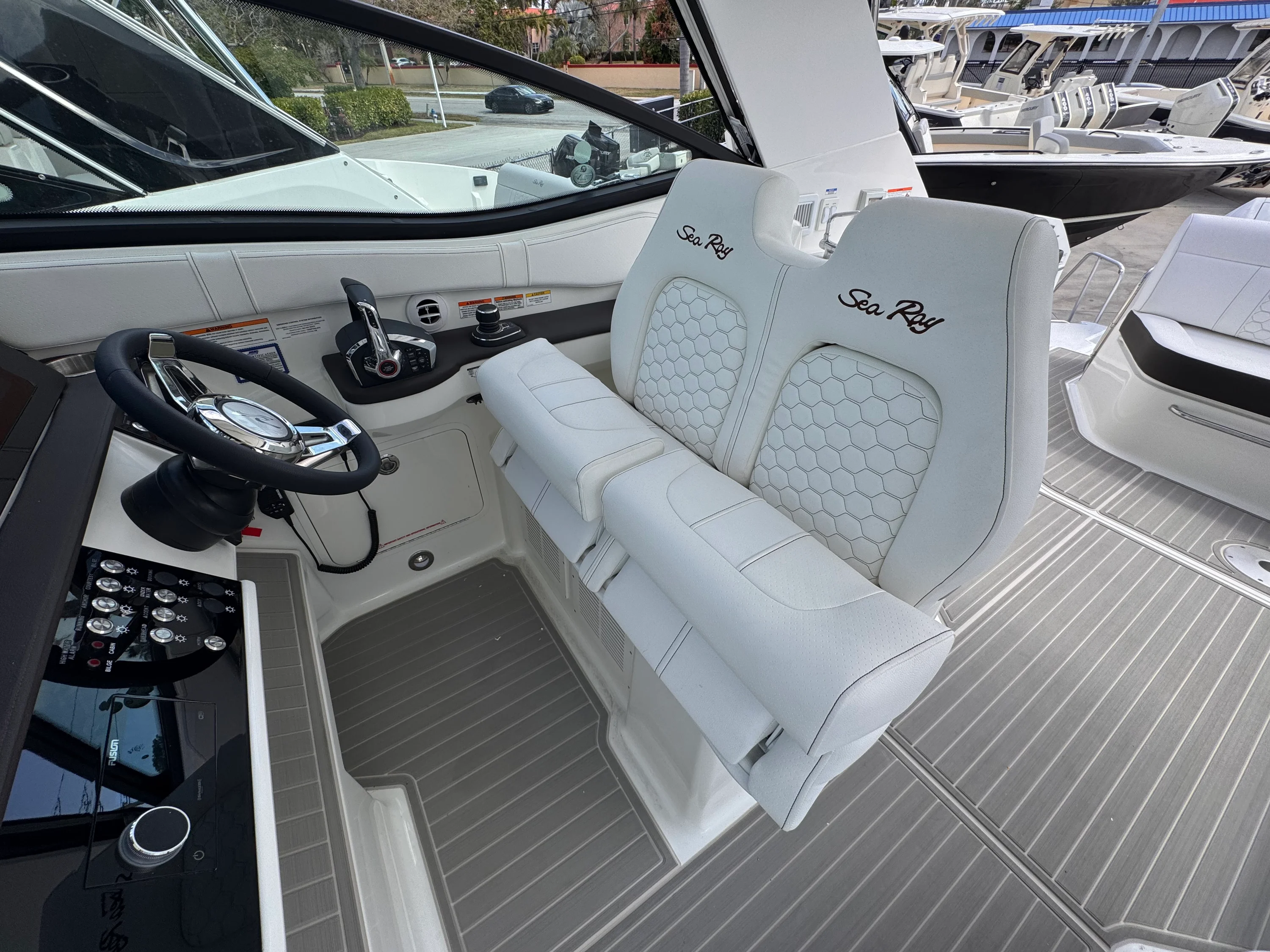 2026 Sea Ray Sundancer 320 Outboard Image Thumbnail #17