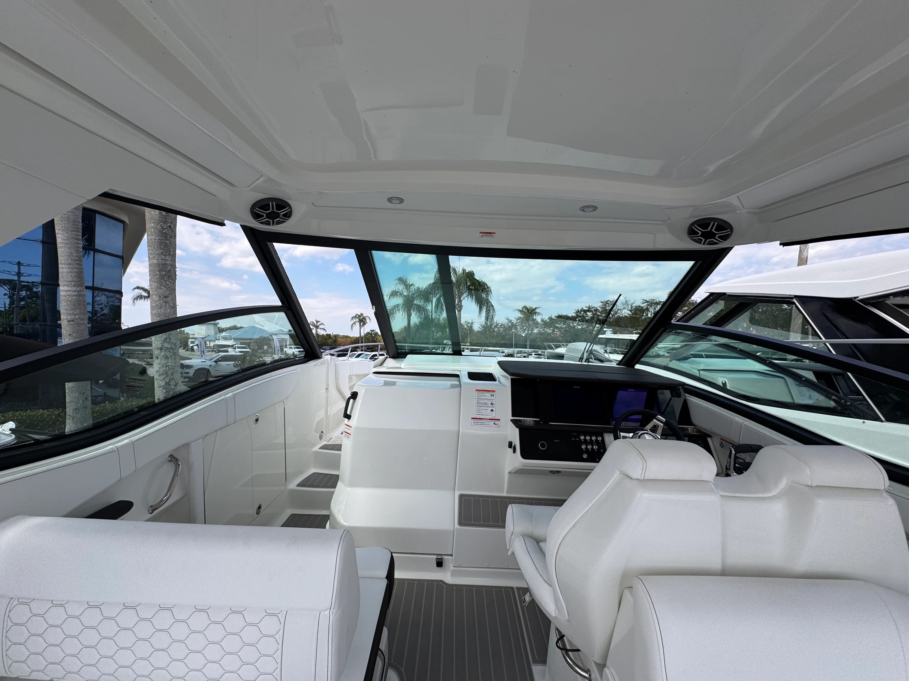 2026 Sea Ray Sundancer 320 Outboard Image Thumbnail #13