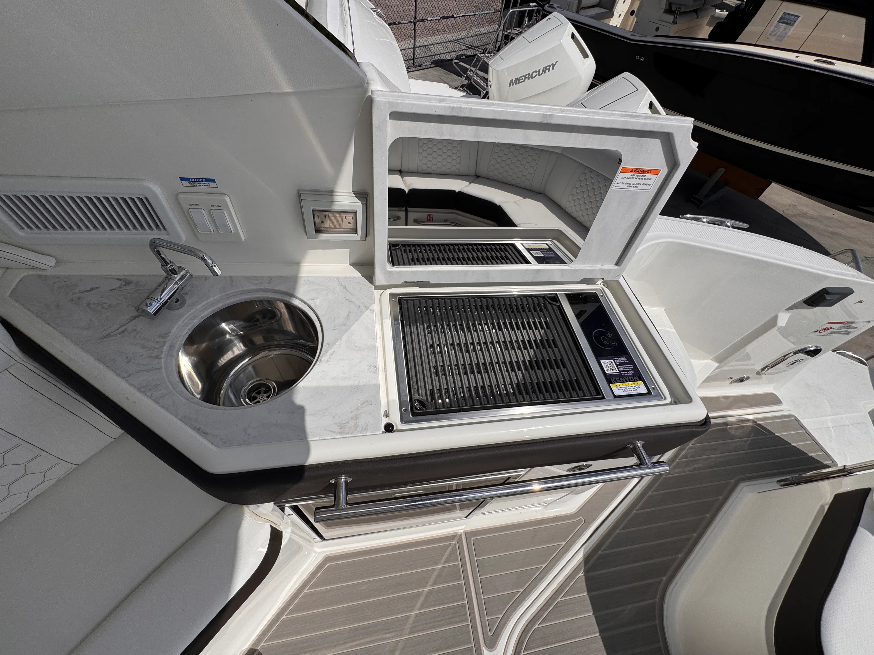 2026 Sea Ray Sundancer 320 Outboard Image Thumbnail #11