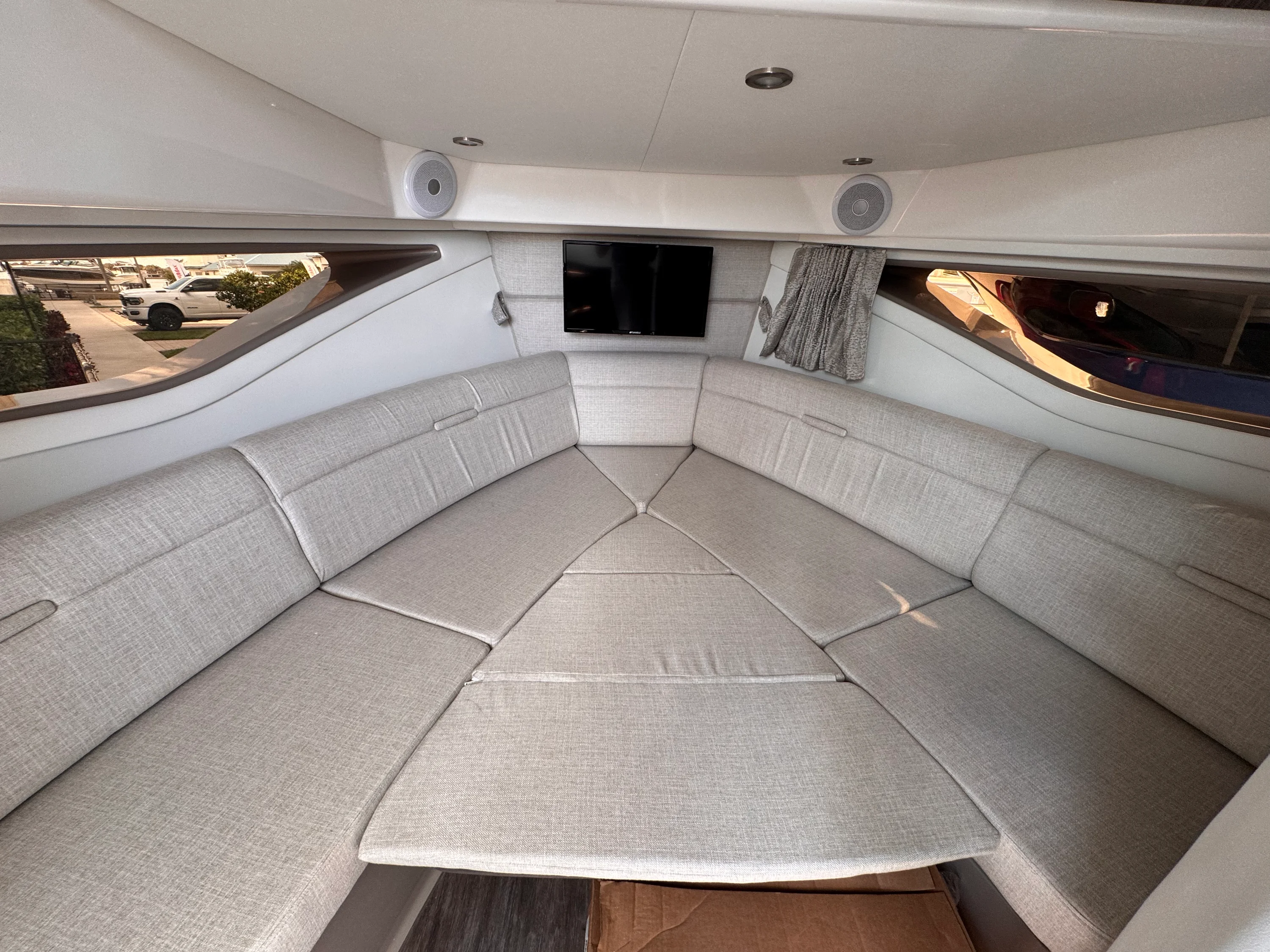 2026 Sea Ray Sundancer 320 Outboard Image Thumbnail #28