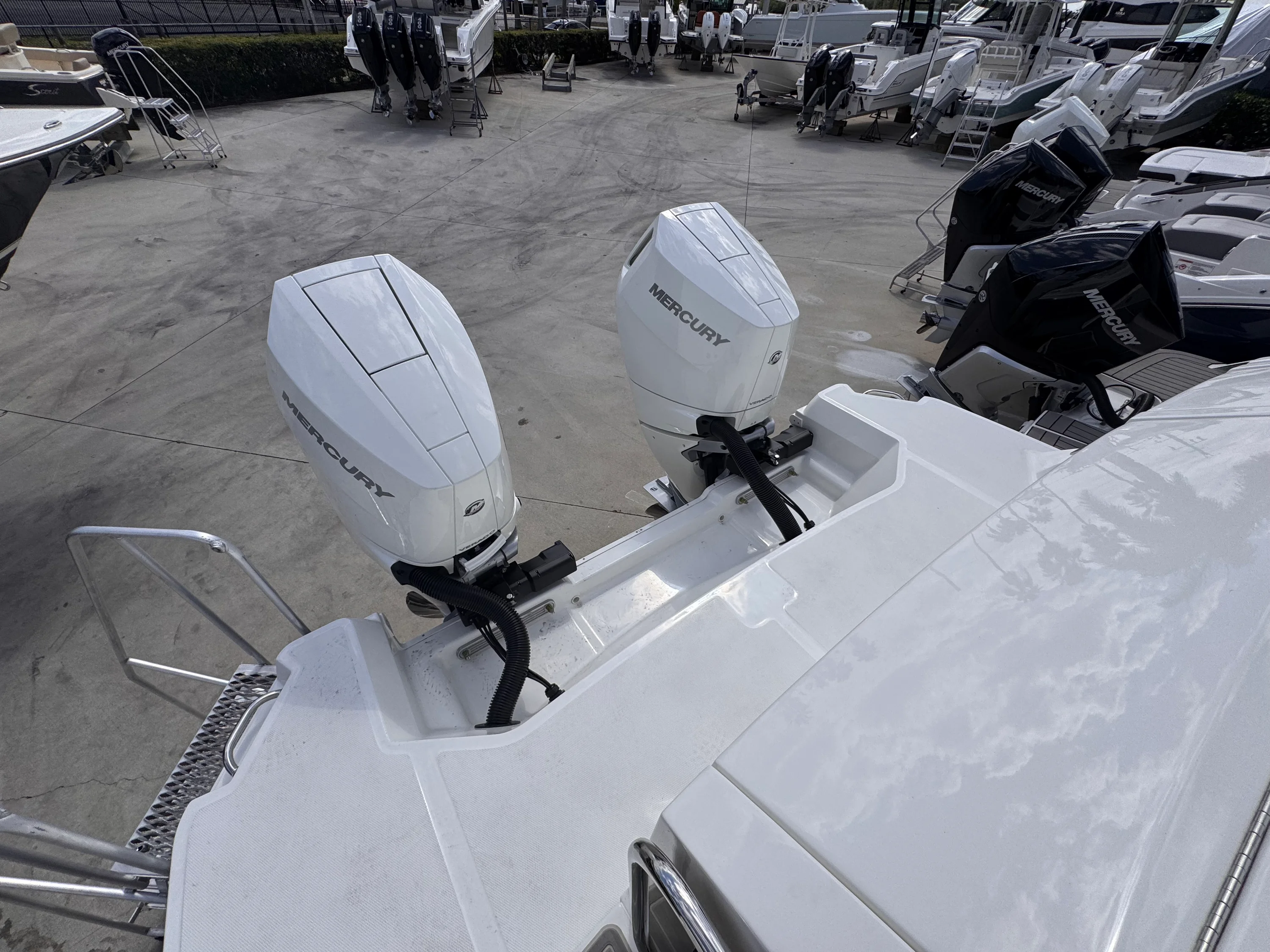 2026 Sea Ray Sundancer 320 Outboard Image Thumbnail #5