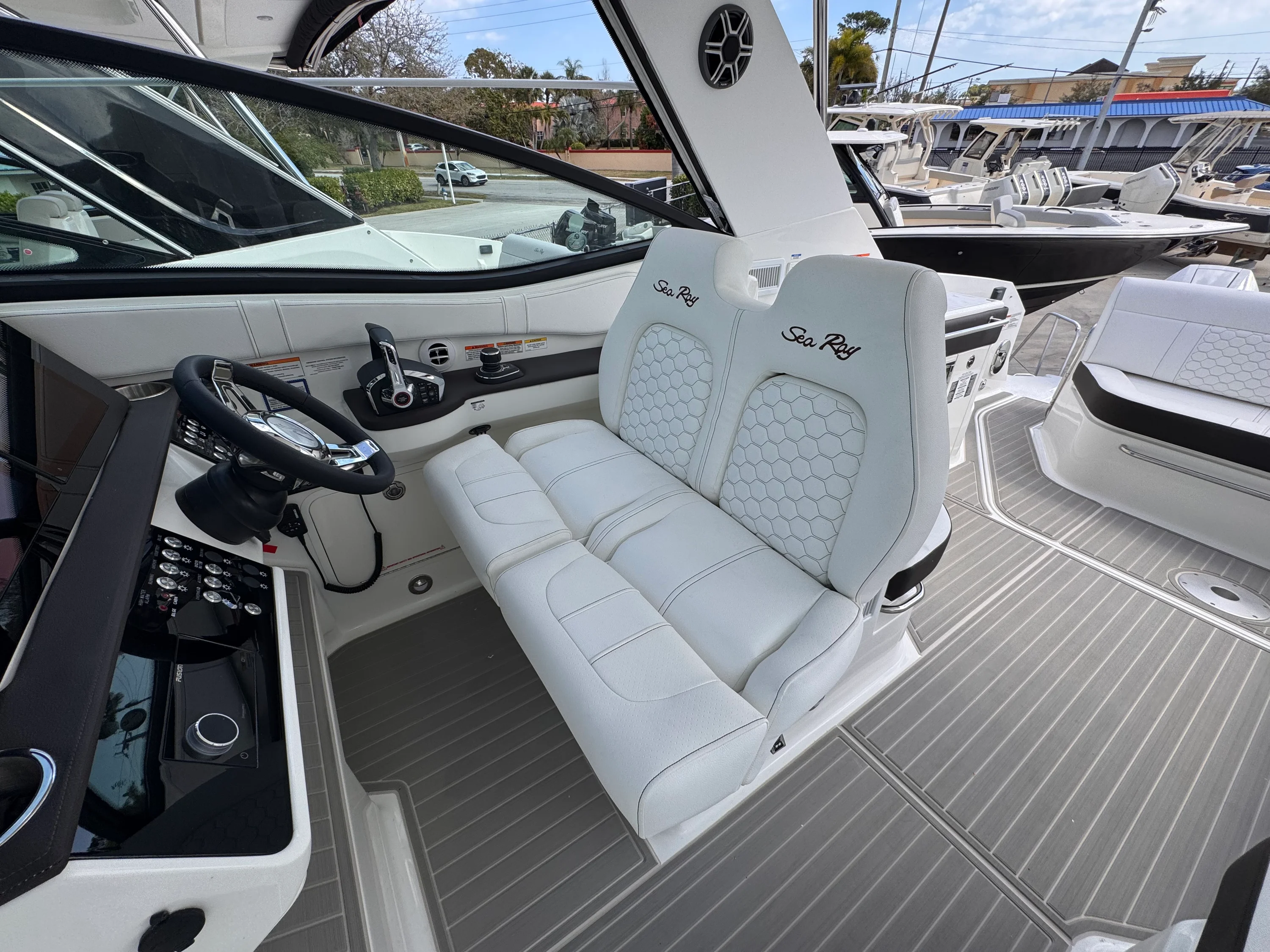 2026 Sea Ray Sundancer 320 Outboard Image Thumbnail #16