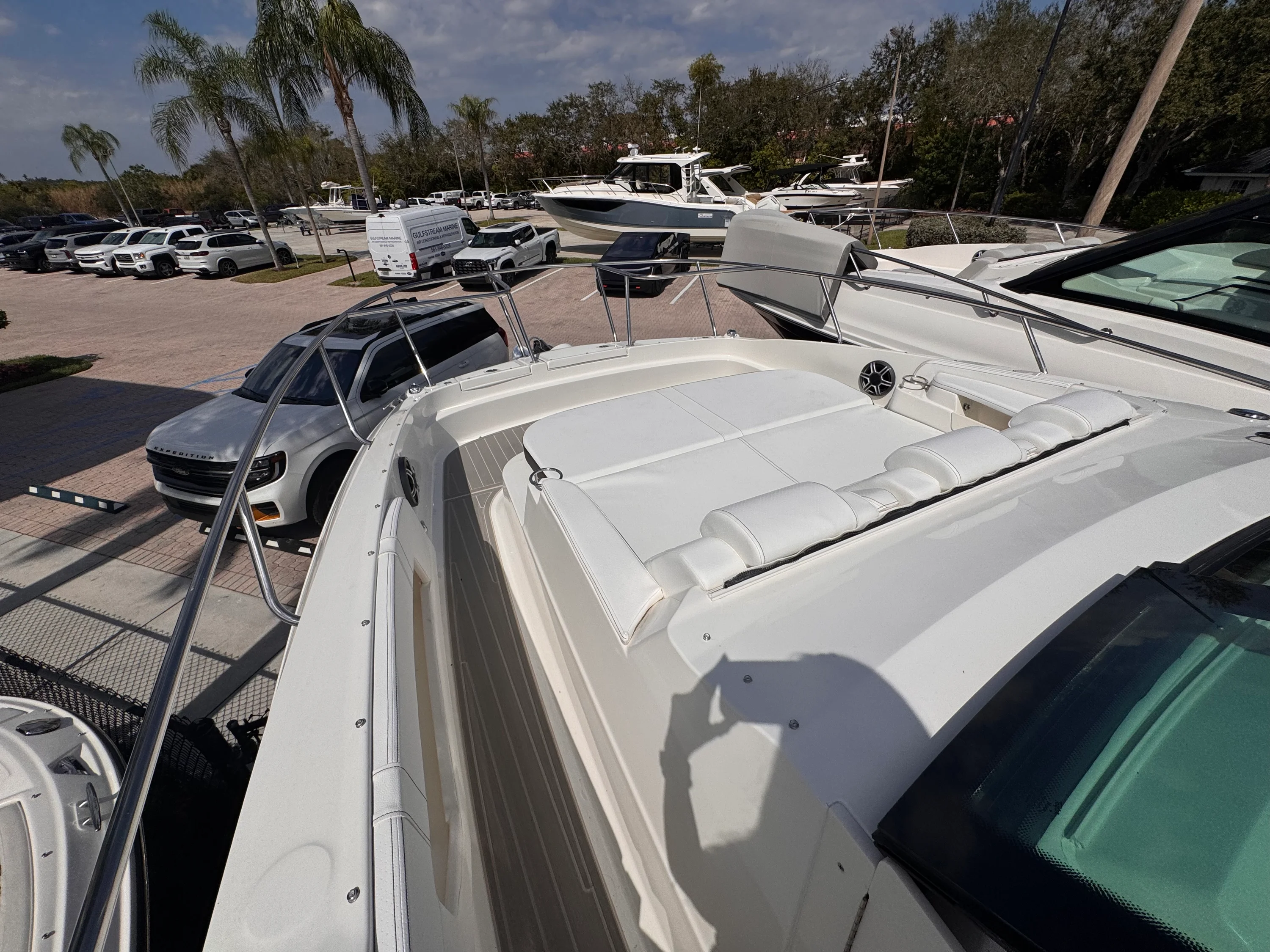 2026 Sea Ray Sundancer 320 Outboard Image Thumbnail #21