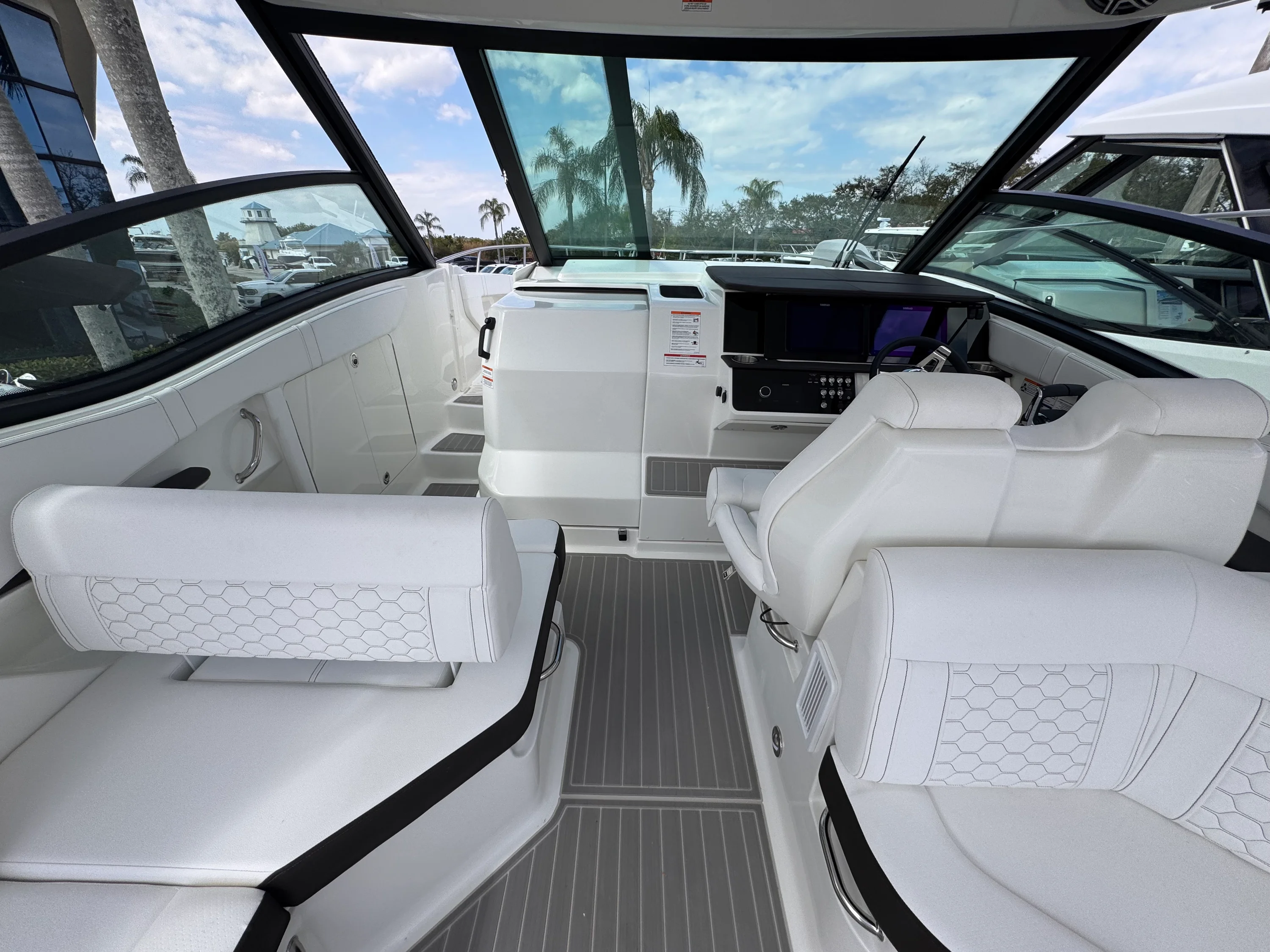 2026 Sea Ray Sundancer 320 Outboard Image Thumbnail #12