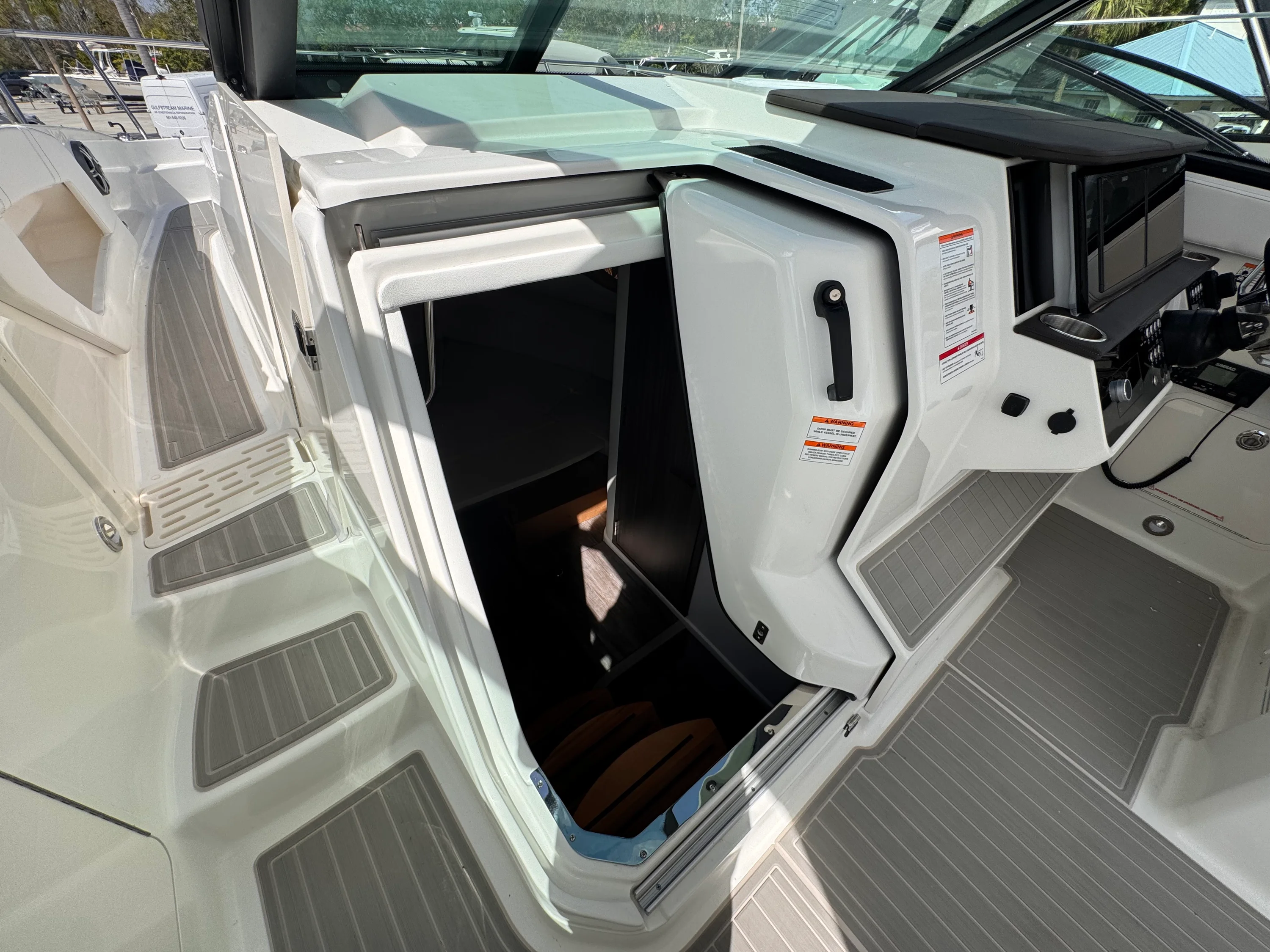 2026 Sea Ray Sundancer 320 Outboard Image Thumbnail #24