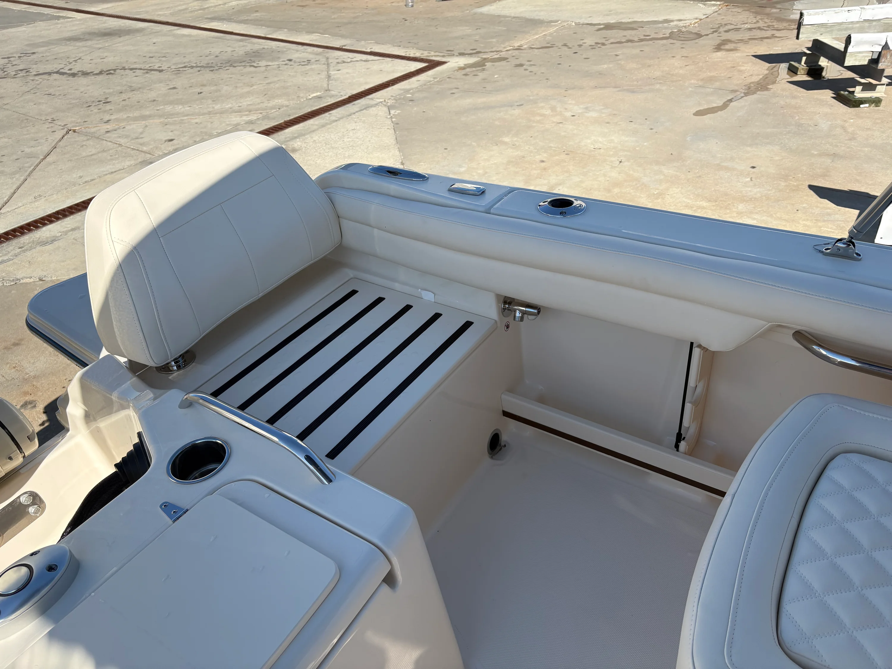 2026 Grady-White Freedom 215 Image Thumbnail #10