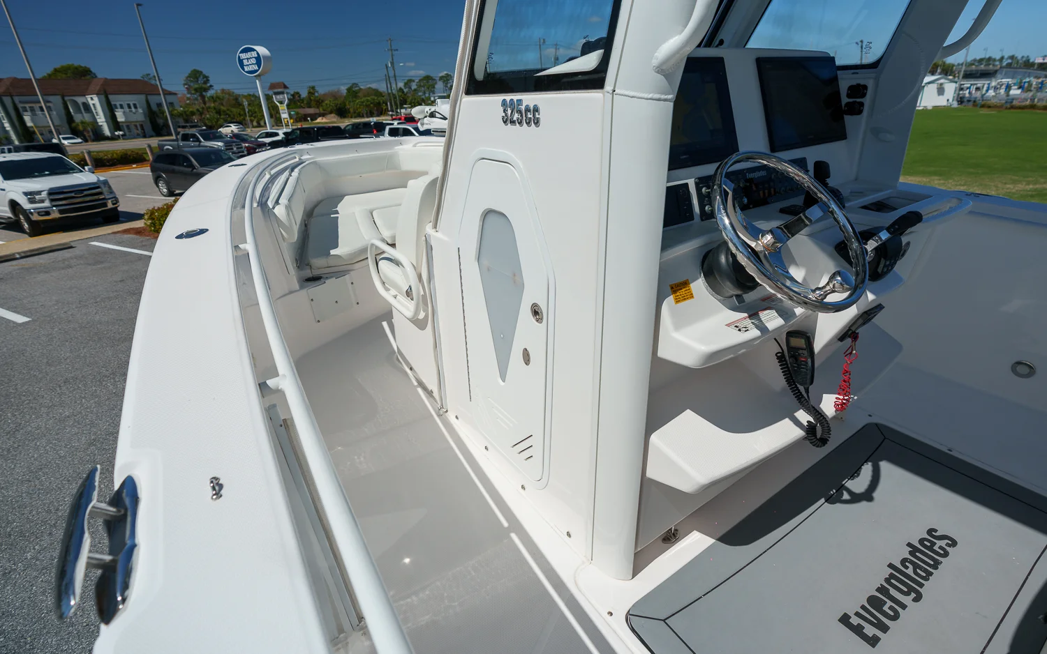2017 Everglades 325 CC Image Thumbnail #15