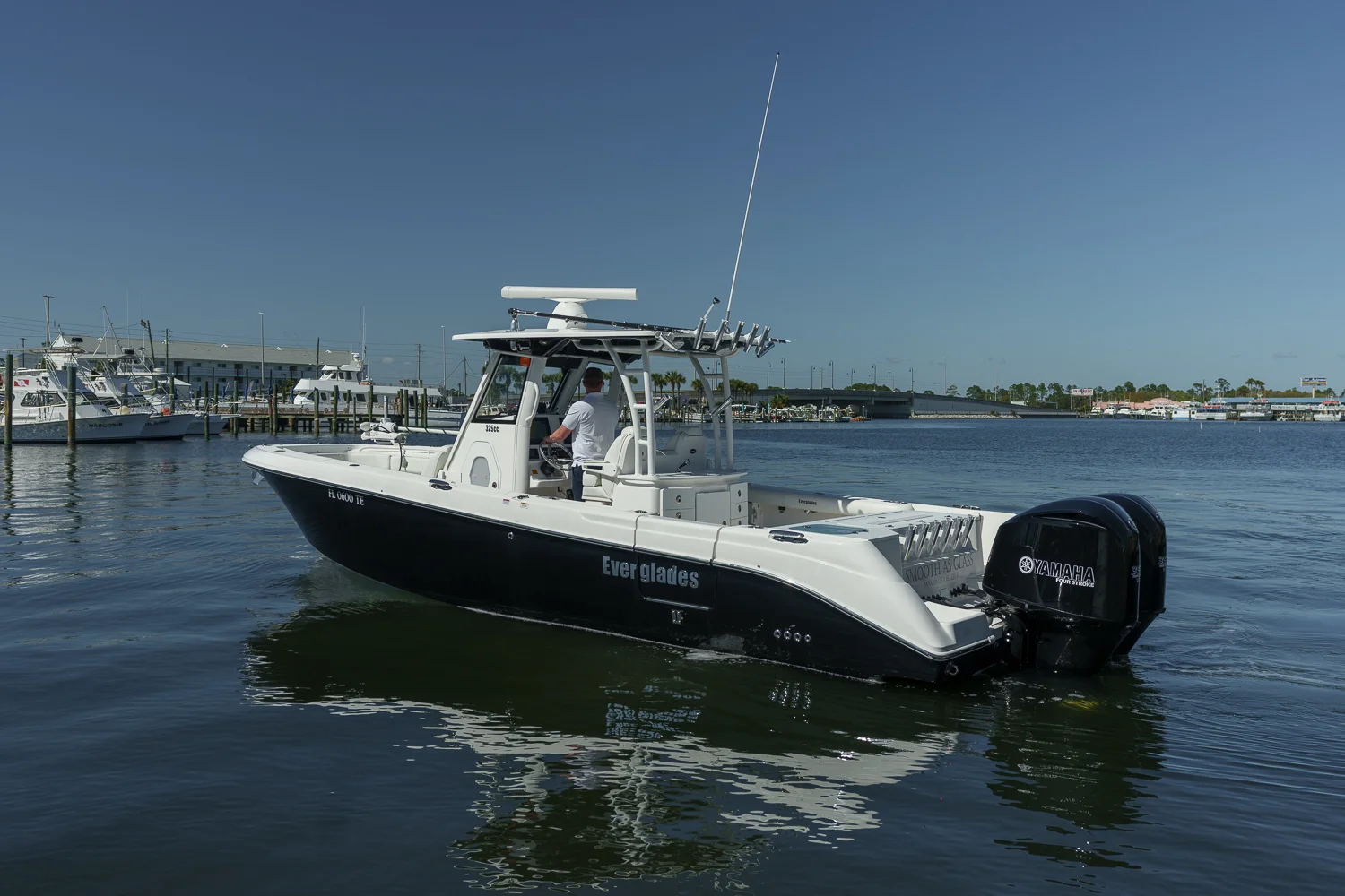 2017 Everglades 325 CC Image Thumbnail #1