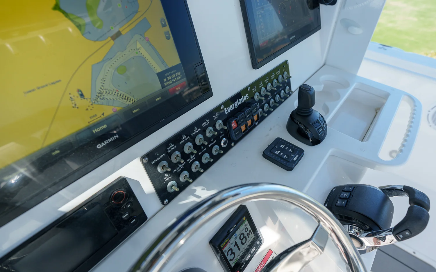 2017 Everglades 325 CC Image Thumbnail #23