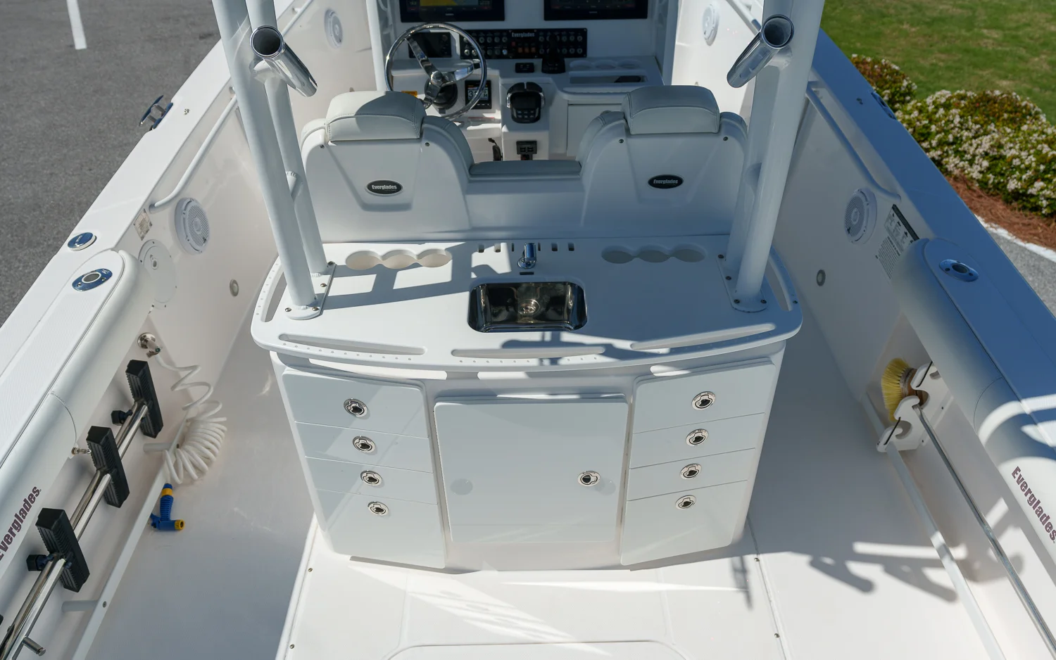 2017 Everglades 325 CC Image Thumbnail #31