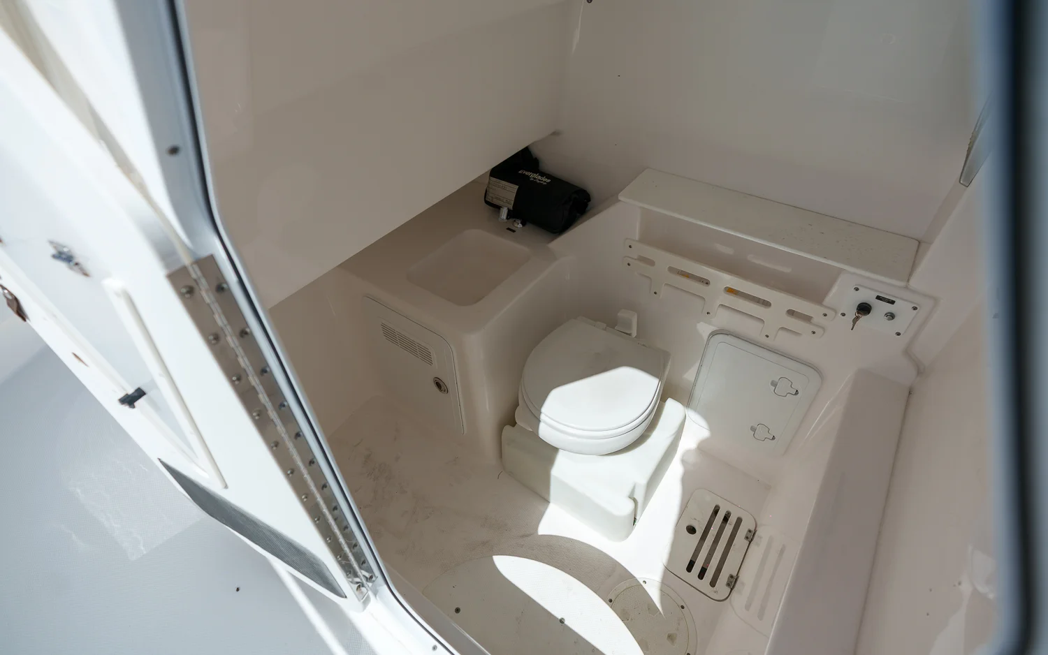 2017 Everglades 325 CC Image Thumbnail #16