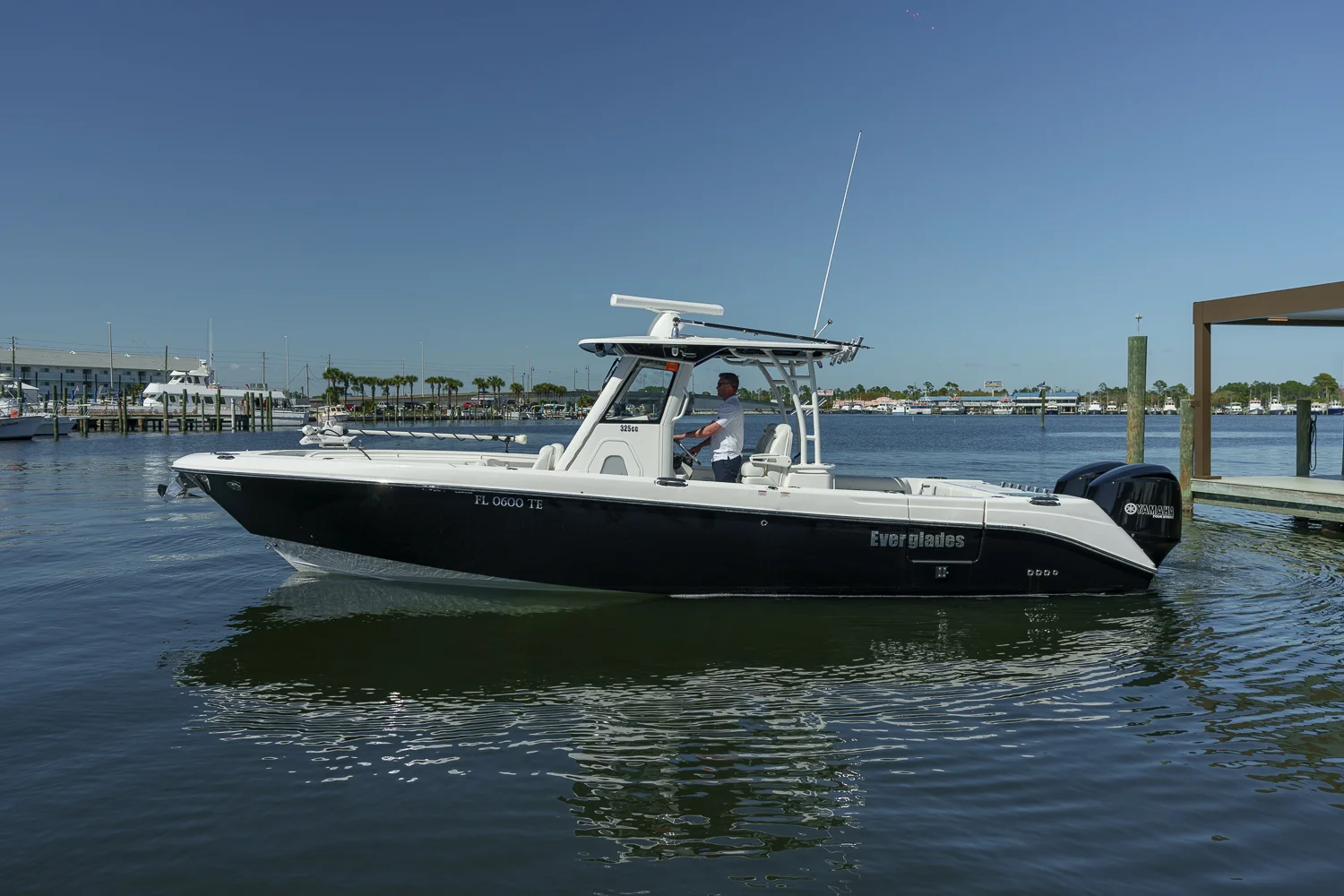 2017 Everglades 325 CC Image Thumbnail #0