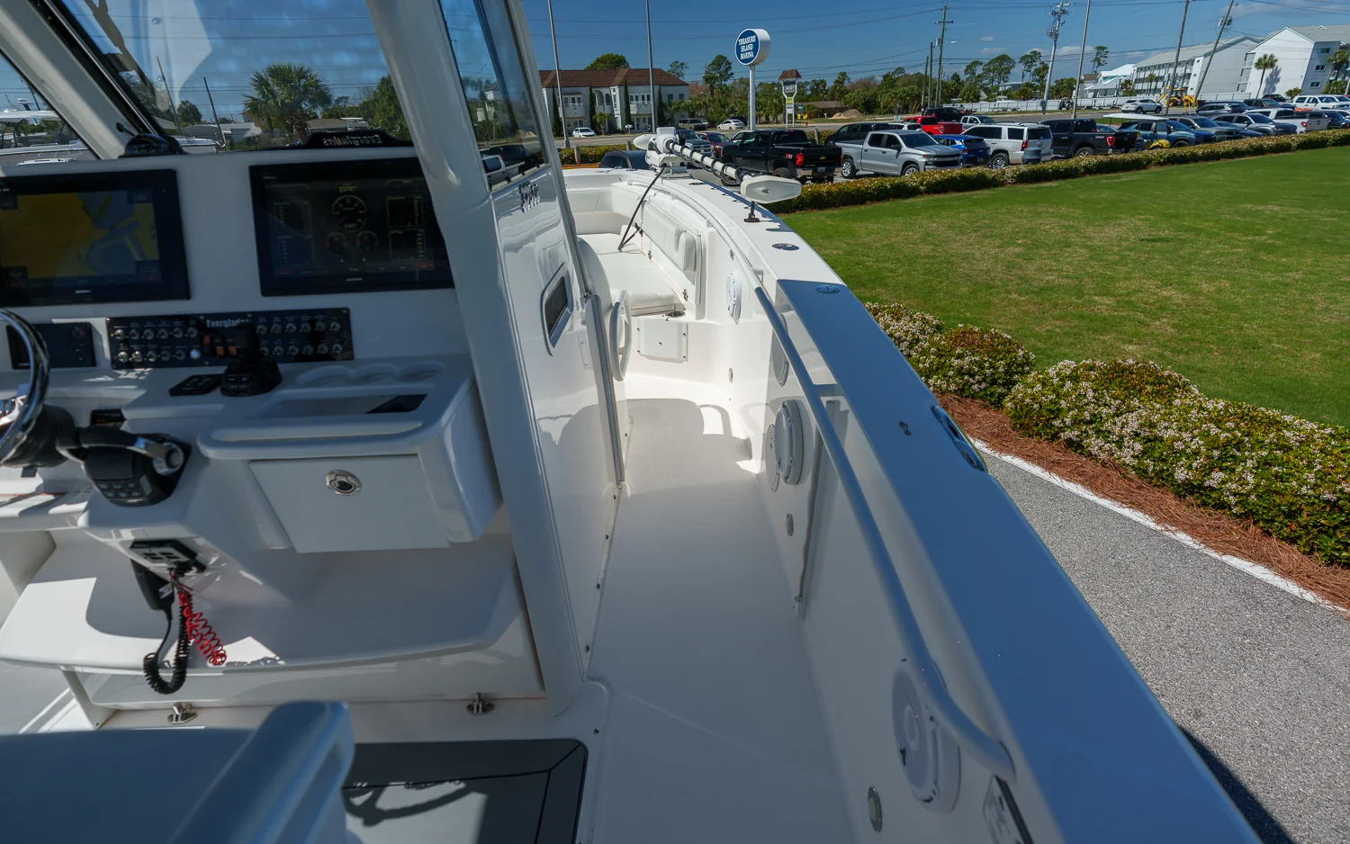 2017 Everglades 325 CC Image Thumbnail #17