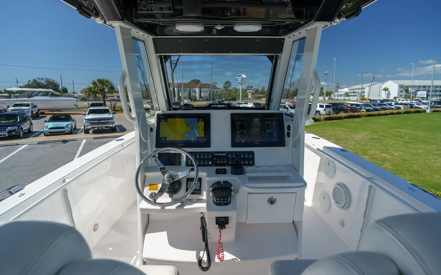 2017 Everglades 325 CC Image Thumbnail #18