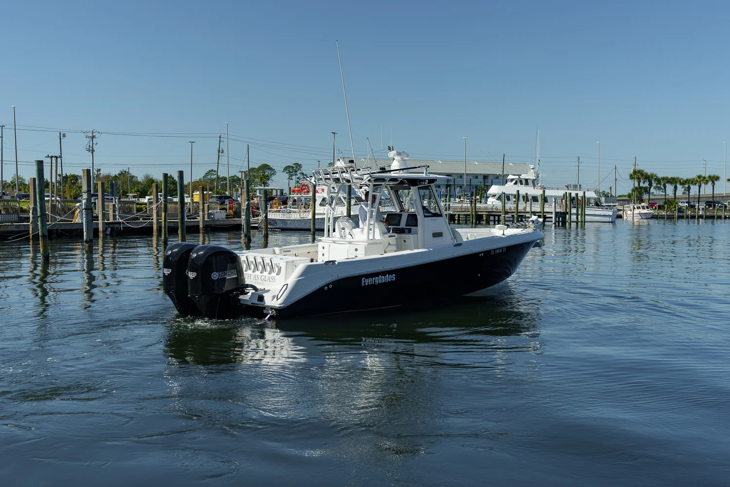 2017 Everglades 325 CC Image Thumbnail #2