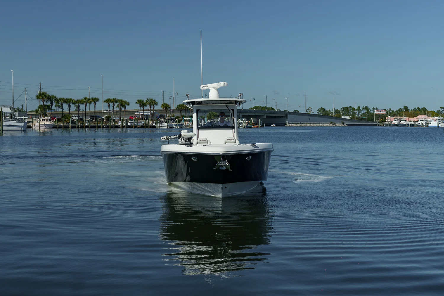 2017 Everglades 325 CC Image Thumbnail #5